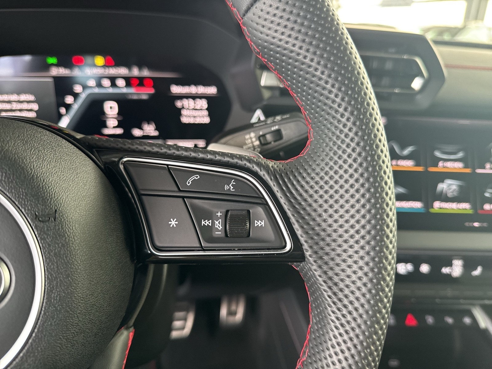 Audi S3 Sportback quattro SONOS CAM ACC LM19 NAVI+