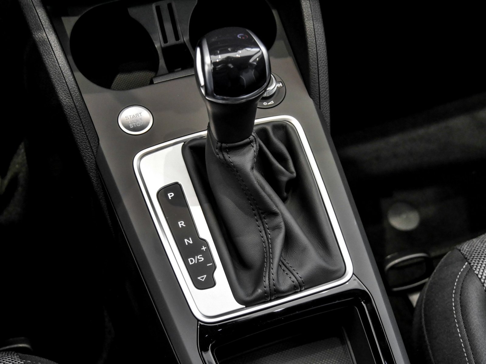 Audi Q2 35 TFSI S tronic advanced LED+AHK+Optikpaket+Assistenzpaket+