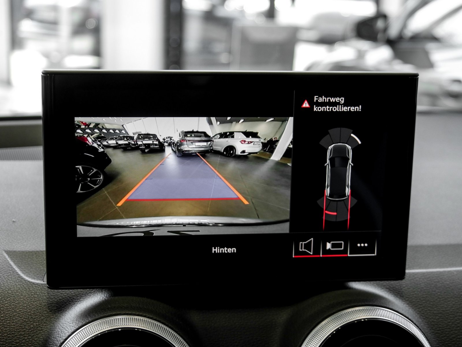 Audi Q2 35 TFSI S tronic advanced LED+AHK+Optikpaket+Assistenzpaket+