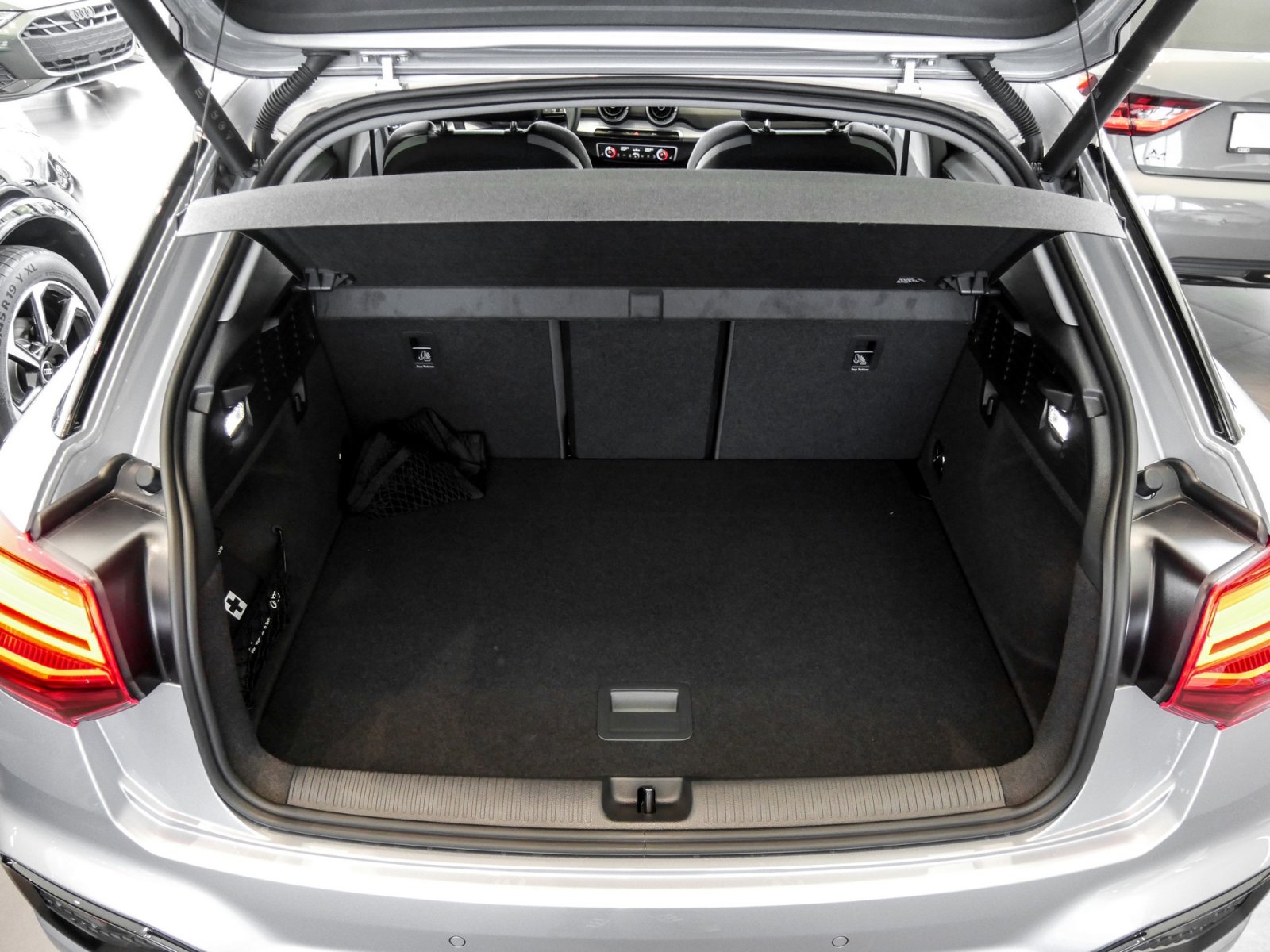 Audi Q2 35 TFSI S tronic advanced LED+AHK+Optikpaket+Assistenzpaket+