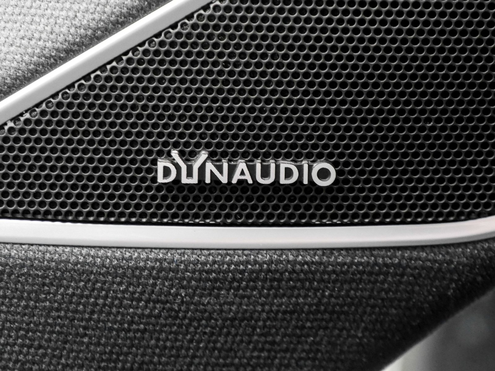 Volkswagen Touareg V6 TDI R-LINE ALLRADLENKUNG DYNAUDIO AHK