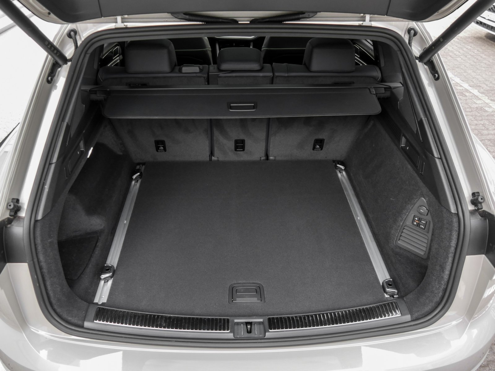 Volkswagen Touareg V6 TDI R-LINE ALLRADLENKUNG DYNAUDIO AHK