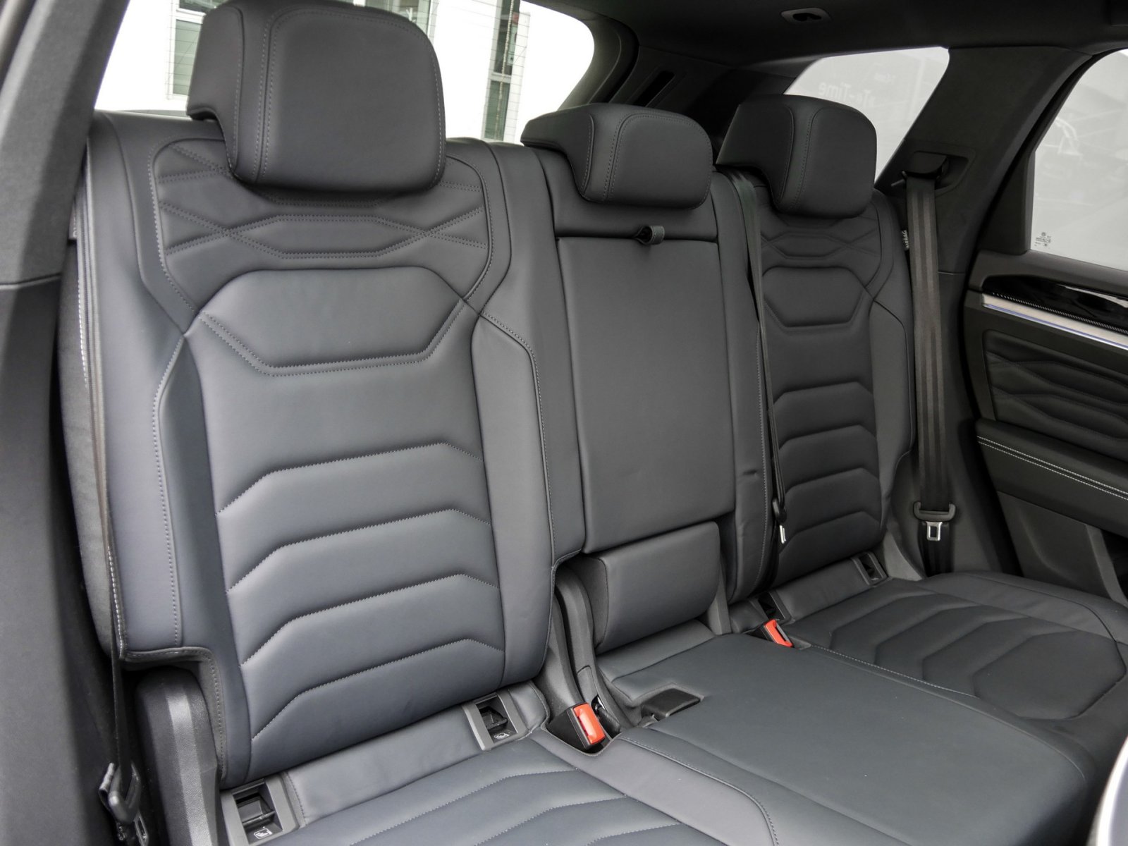 Volkswagen Touareg V6 TDI R-LINE ALLRADLENKUNG DYNAUDIO AHK