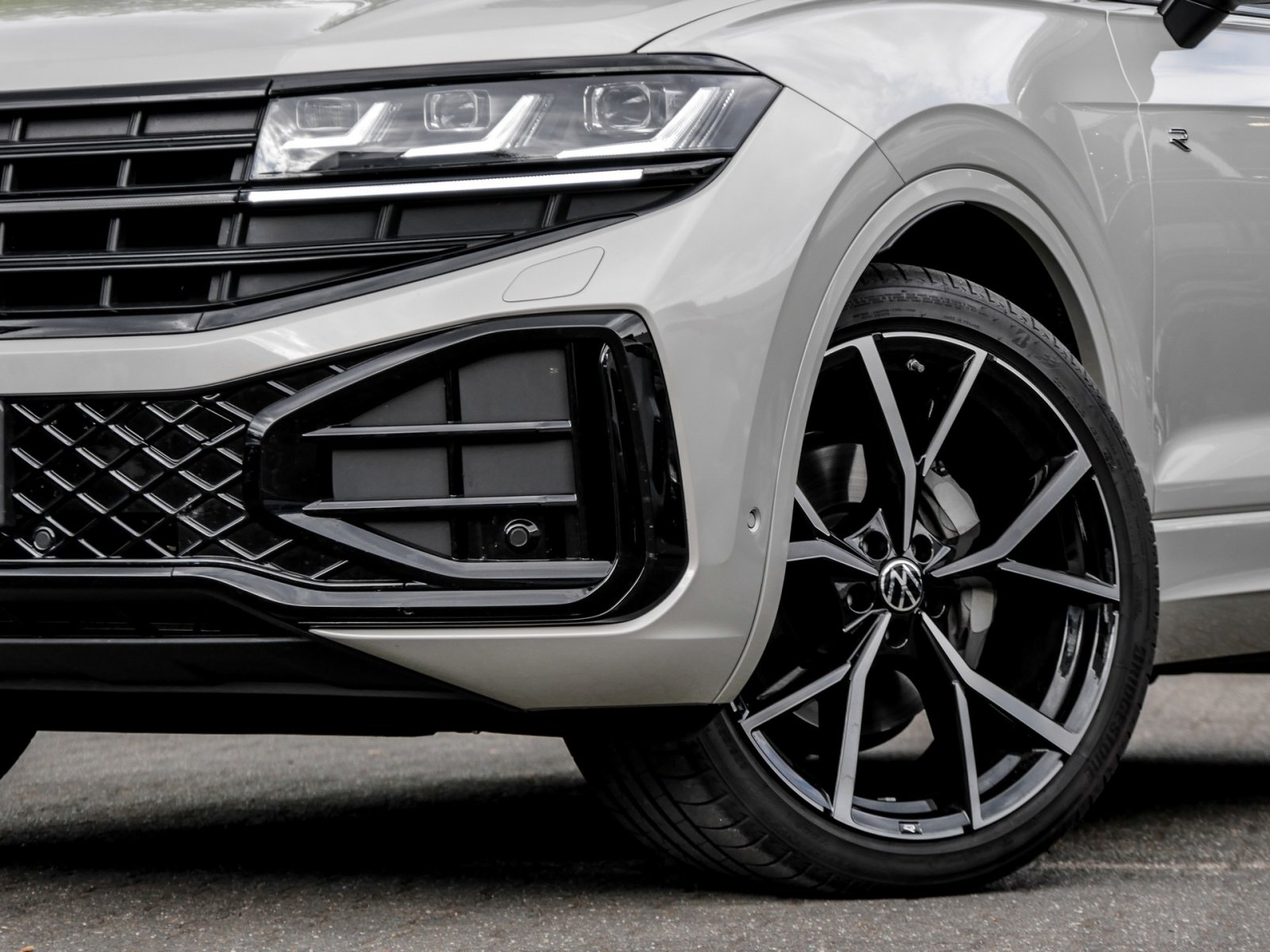 Volkswagen Touareg V6 TDI R-LINE ALLRADLENKUNG DYNAUDIO AHK