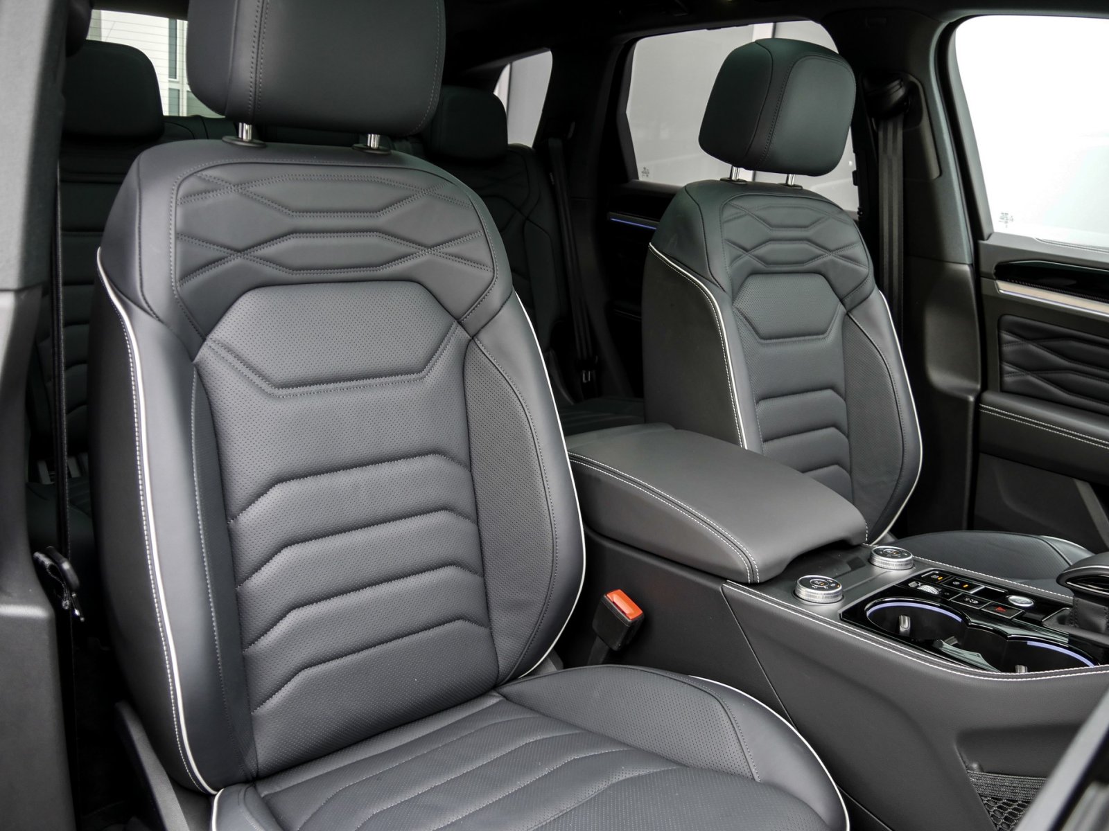 Volkswagen Touareg V6 TDI R-LINE ALLRADLENKUNG DYNAUDIO AHK
