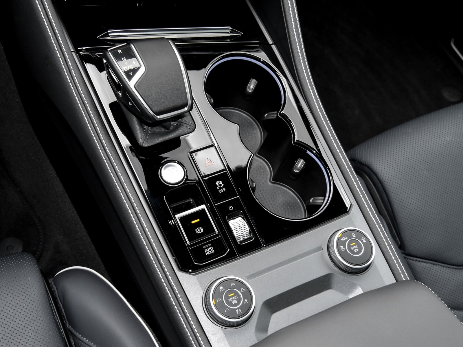 Volkswagen Touareg V6 TDI R-LINE ALLRADLENKUNG DYNAUDIO AHK