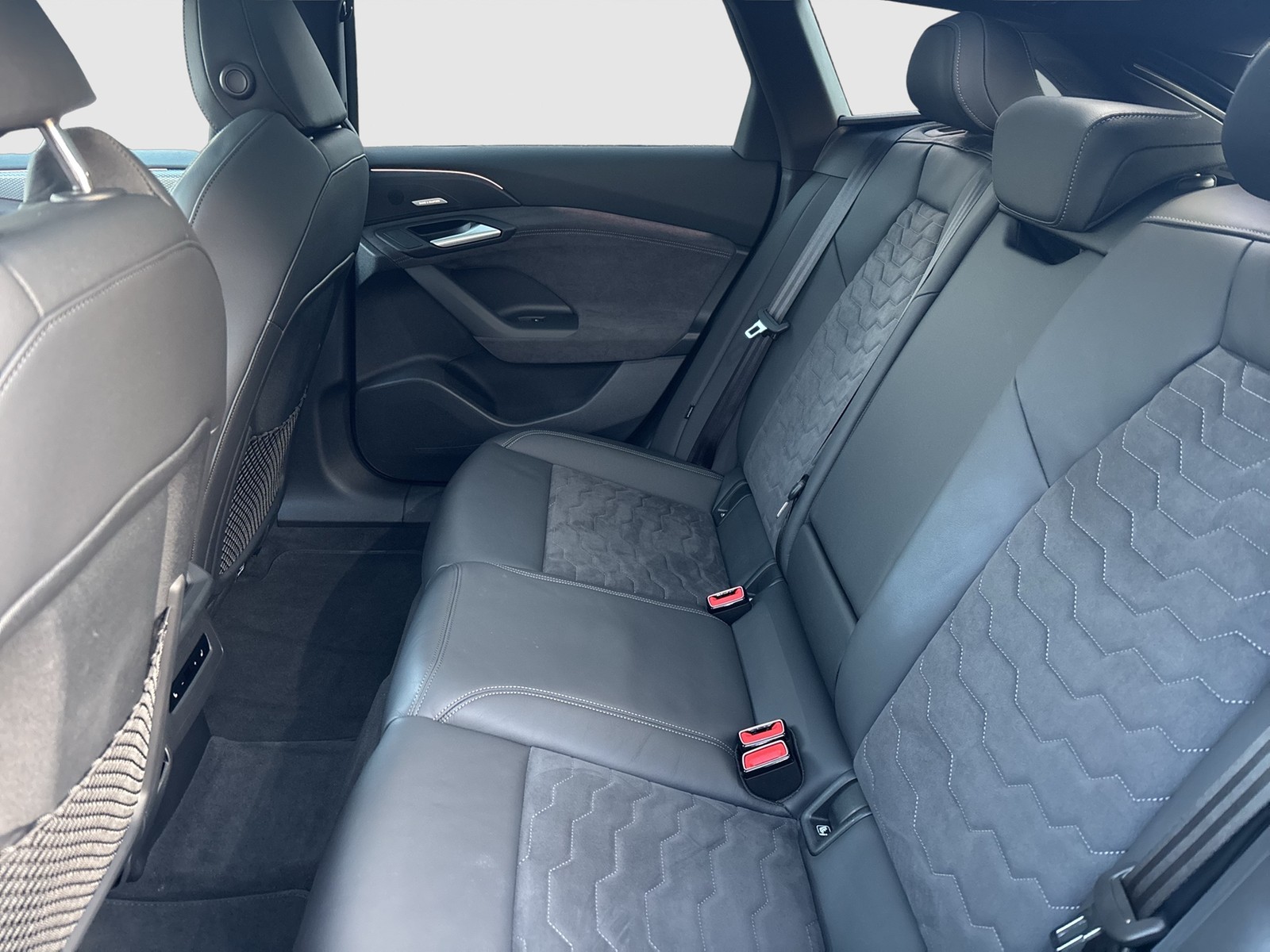 Audi A6 e-tron Avant performance advanced PANO B&O