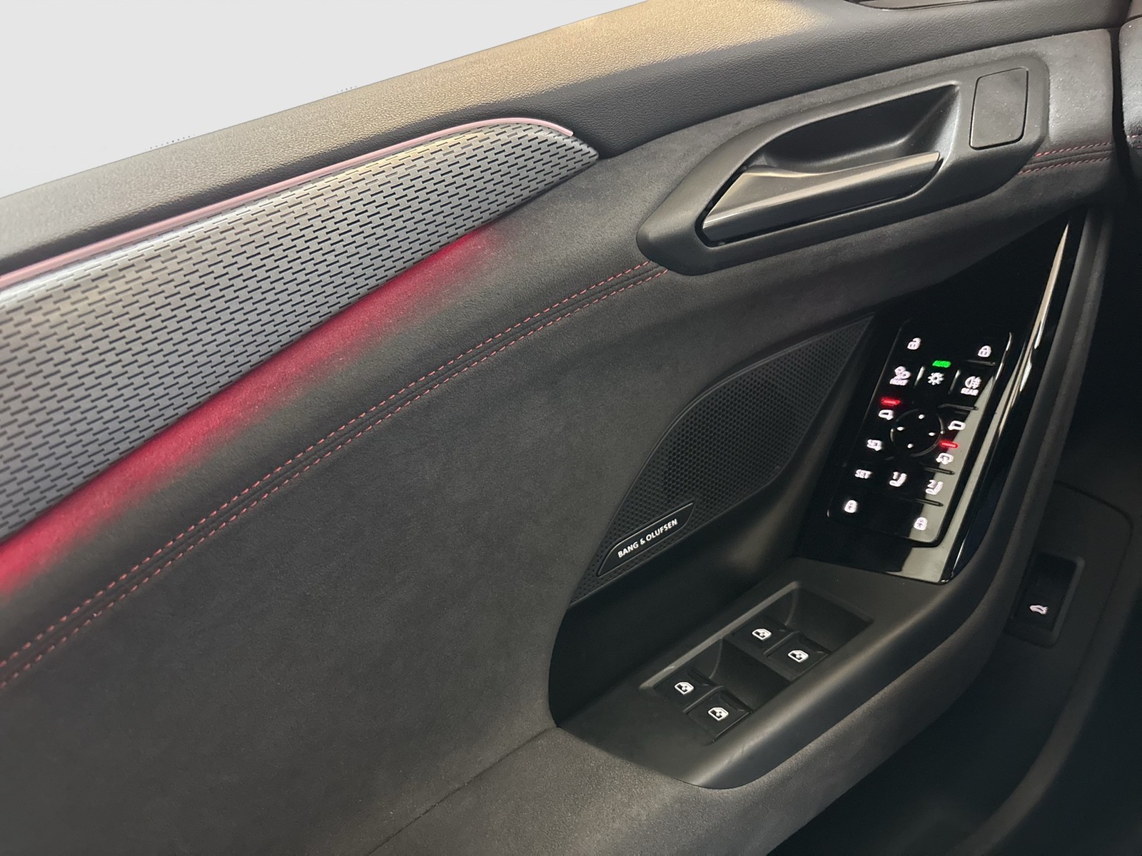 Audi A6 e-tron Avant quattro S LINE PANO B&O AHK LM21