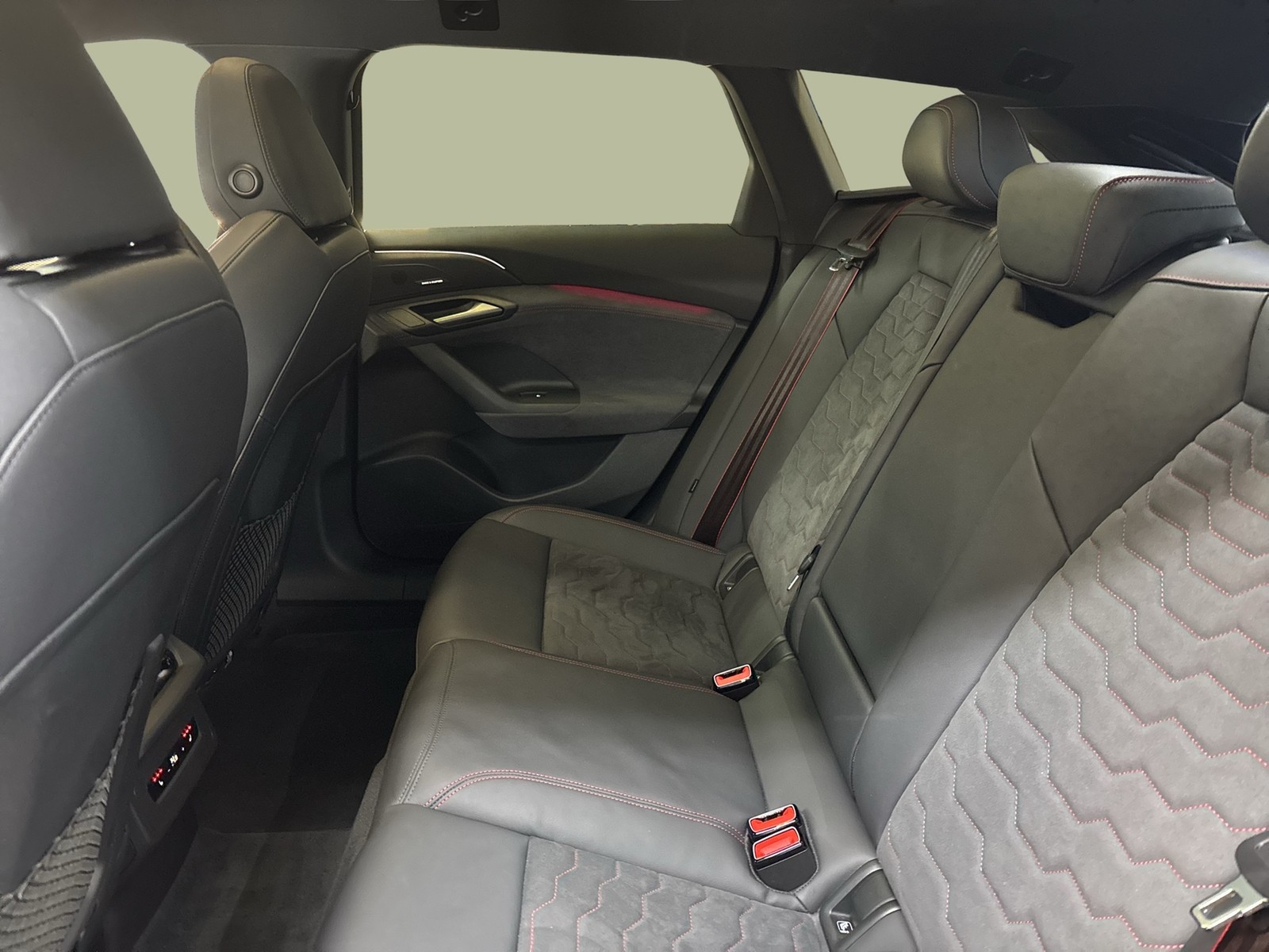 Audi A6 e-tron Avant quattro S LINE PANO B&O AHK LM21