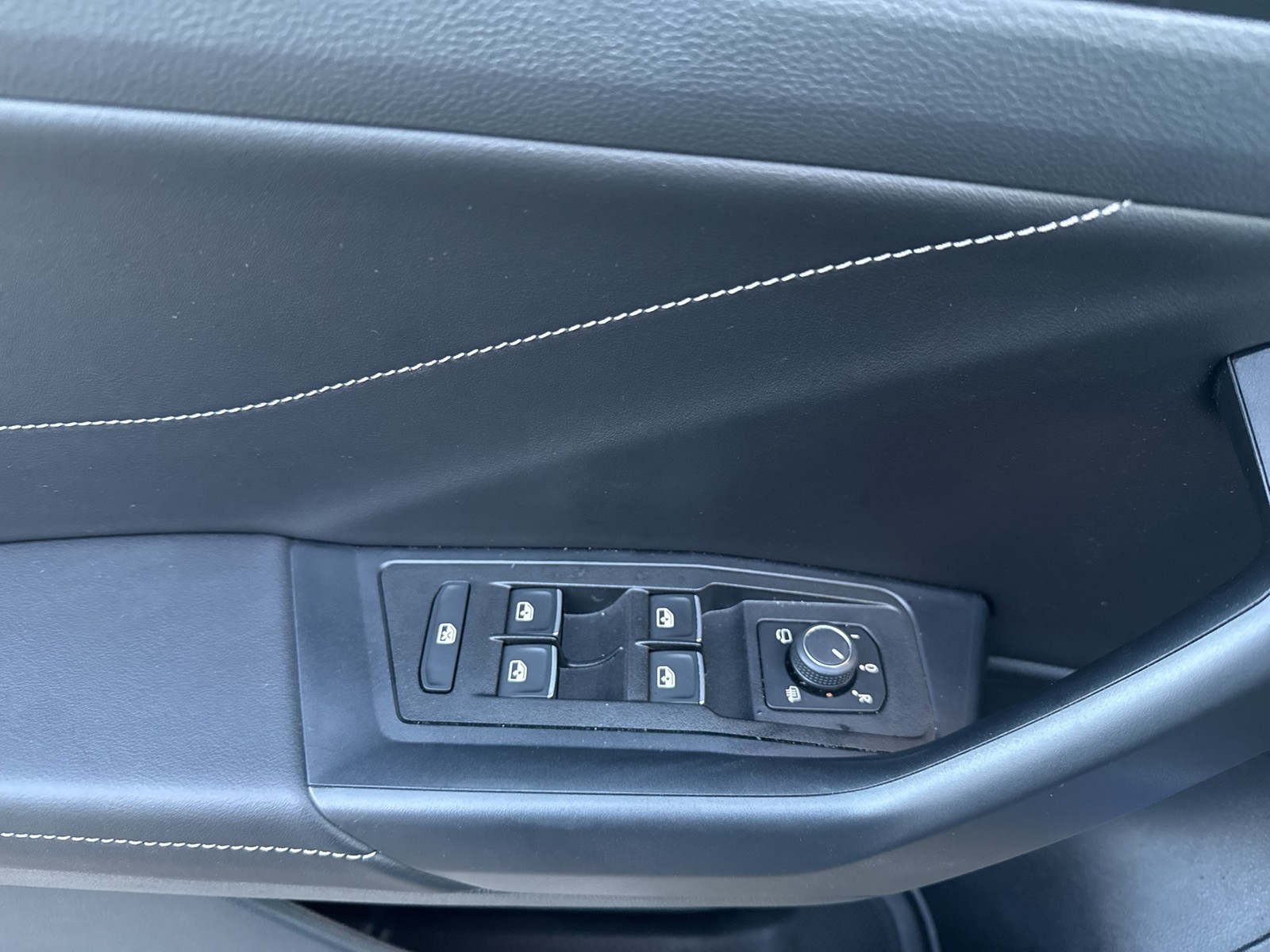 Volkswagen T-Roc 1.0 R-LINE PANO CAM ACC LM17 NAVI SITZHEIZ