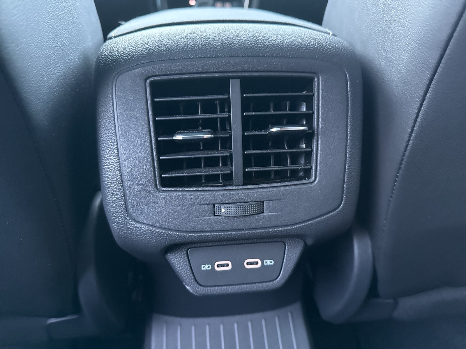 Volkswagen T-Roc 1.0 R-LINE PANO CAM ACC LM17 NAVI SITZHEIZ