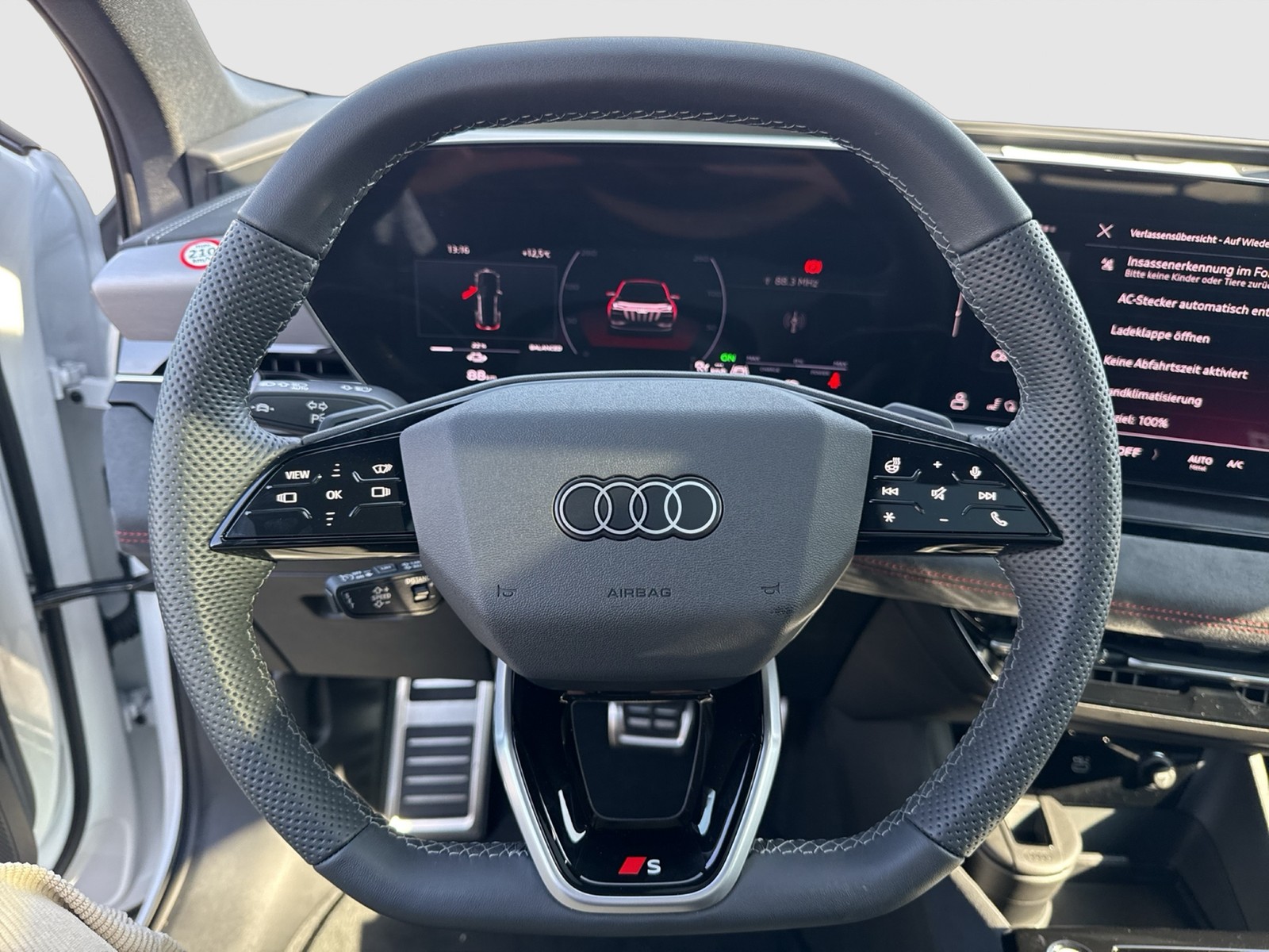 Audi Q6 e-tron quattro S LINE BLACKPAK TECHPRO PANO