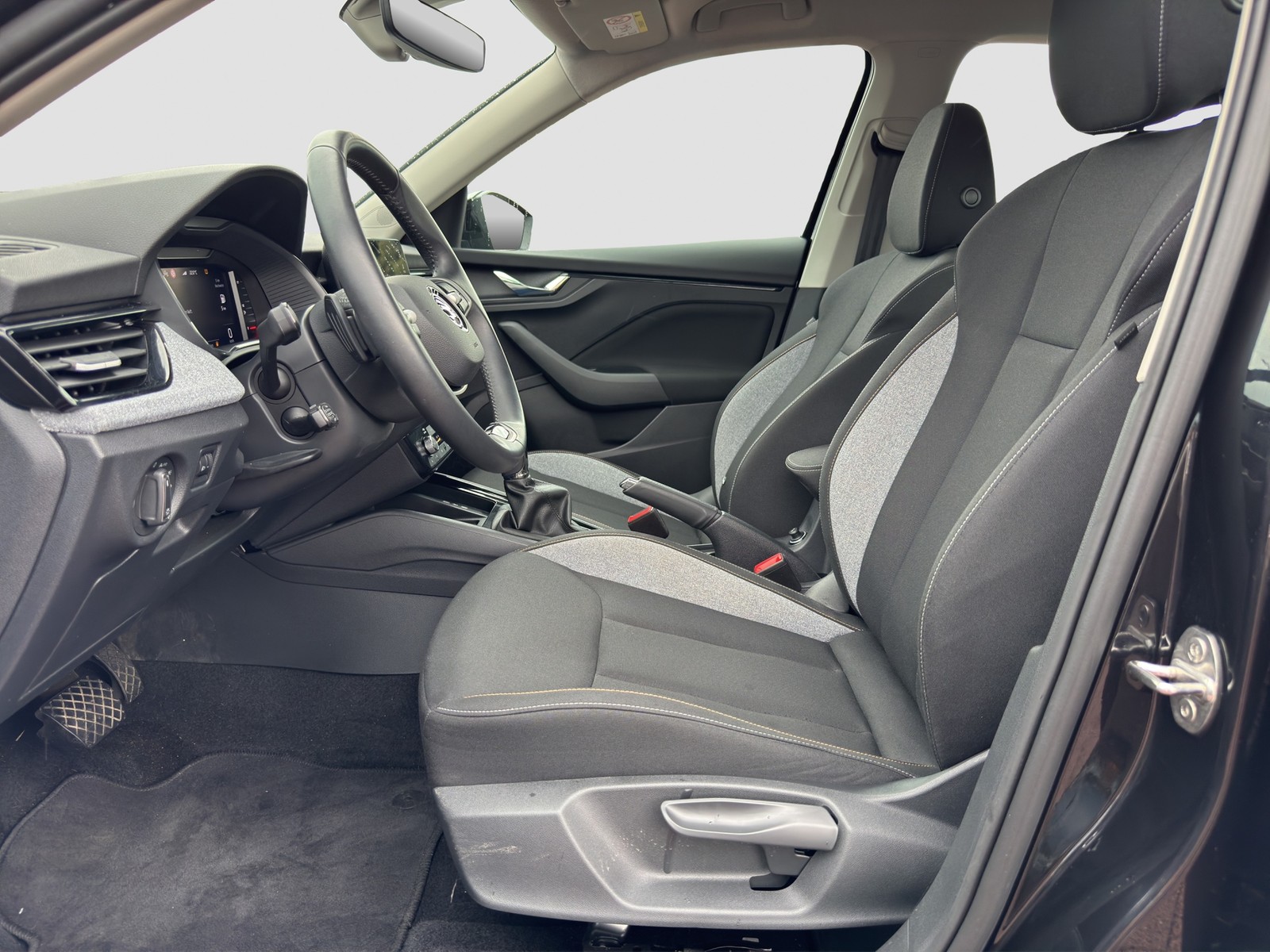 Skoda Kamiq 1.5 SELECTION CAM ACC NAVI ALU SITZHEIZUNG