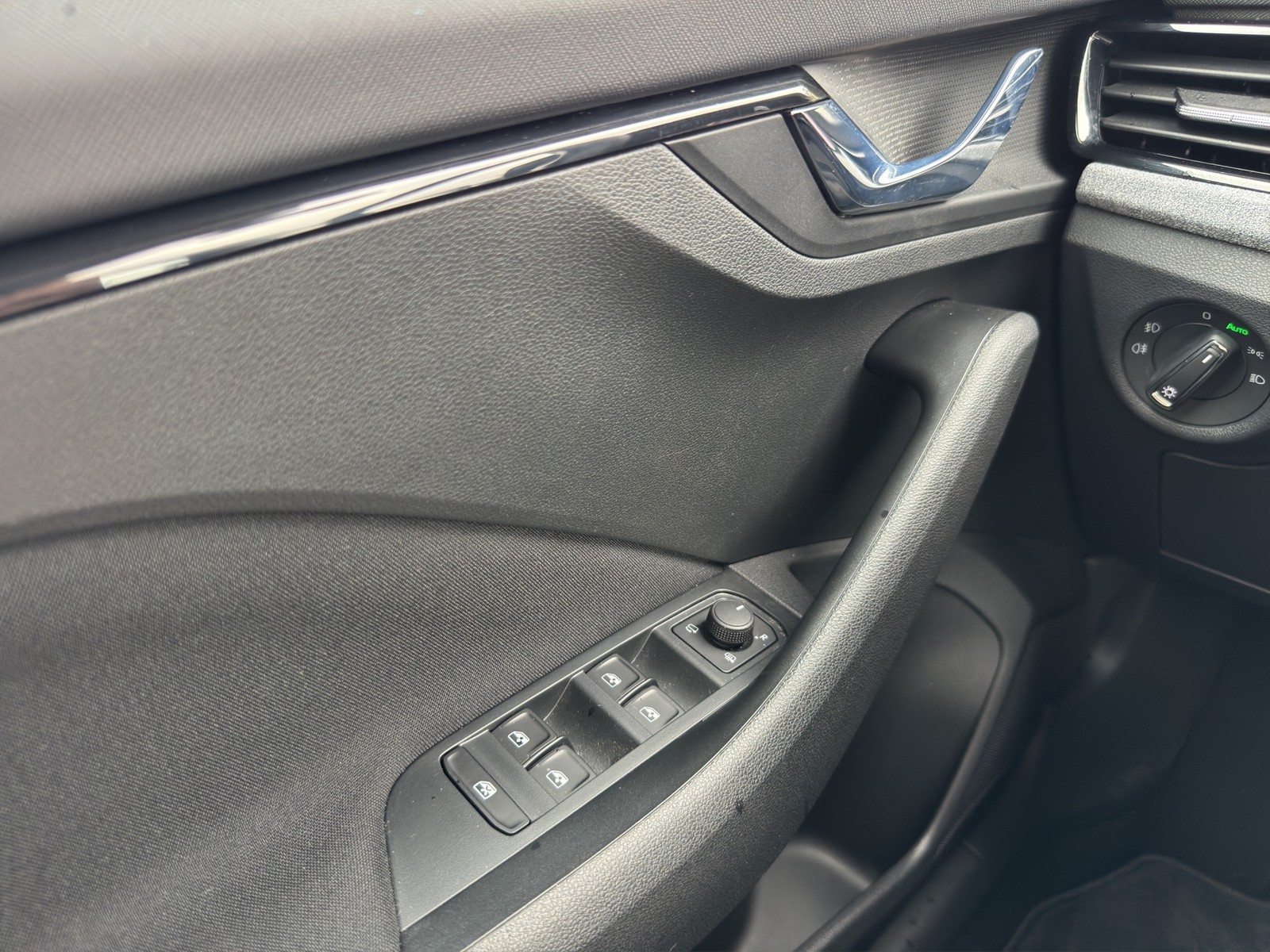 Skoda Kamiq 1.5 SELECTION CAM ACC NAVI ALU SITZHEIZUNG