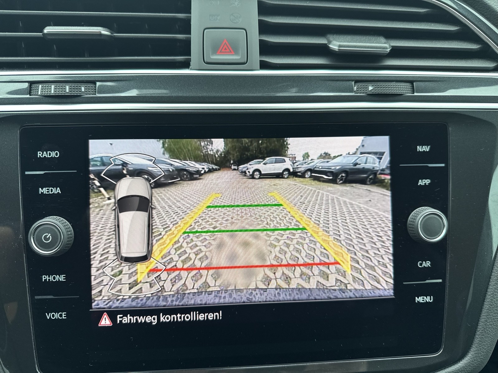 Volkswagen Tiguan 1.5 R-LINE BLACK STYLE KAMERA ALU20 H.KARDON