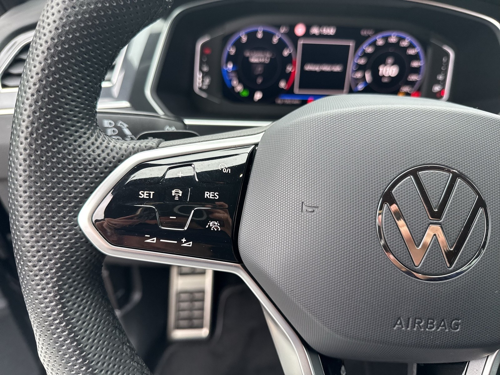 Volkswagen Tiguan 1.5 R-LINE BLACK STYLE KAMERA ALU20 H.KARDON