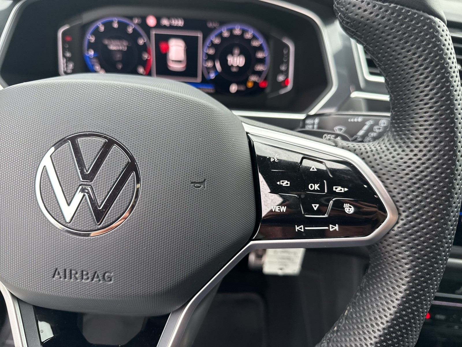 Volkswagen Tiguan 1.5 R-LINE BLACK STYLE KAMERA ALU20 H.KARDON