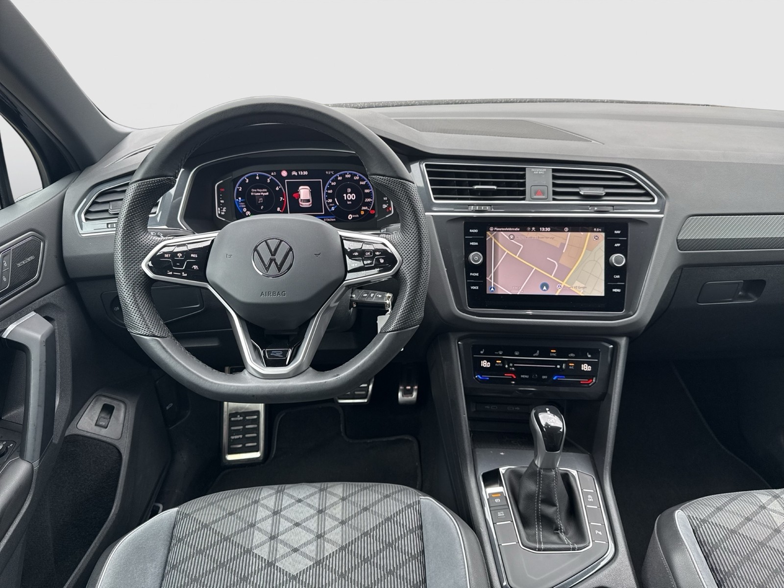 Volkswagen Tiguan 1.5 R-LINE BLACK STYLE KAMERA ALU20 H.KARDON