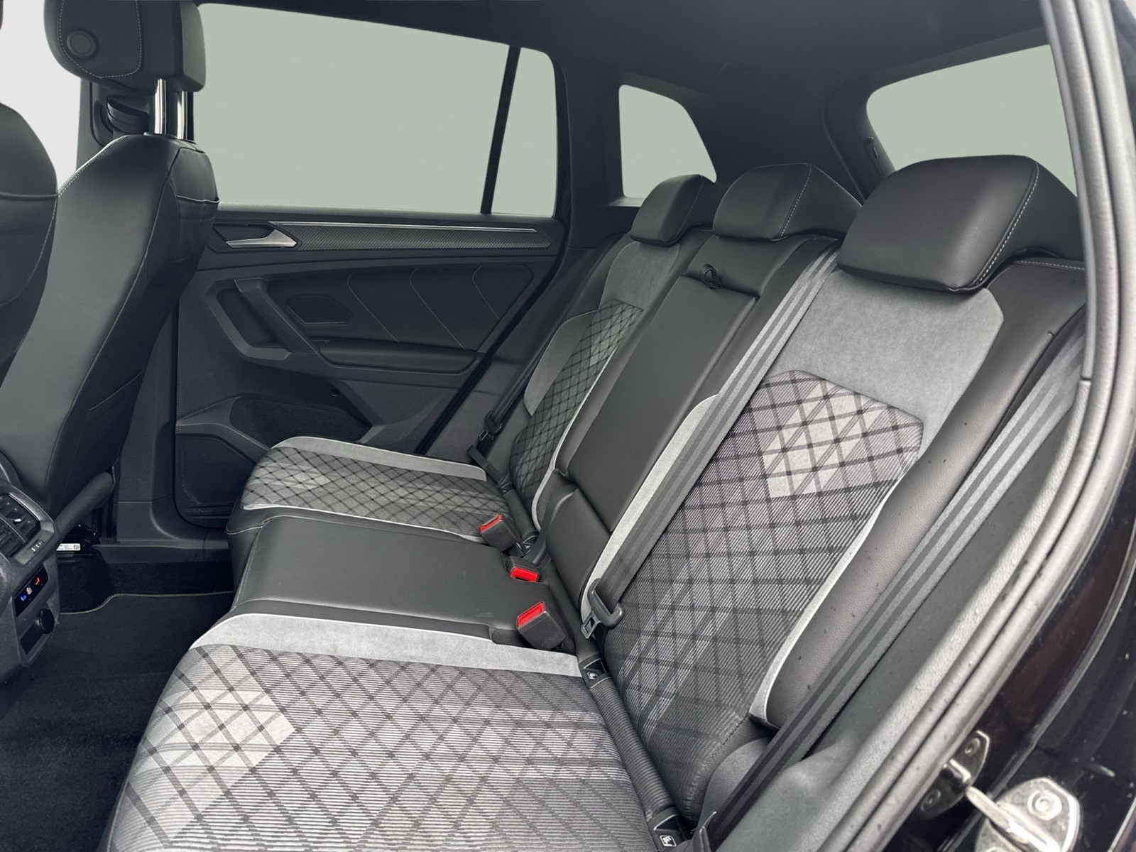 Volkswagen Tiguan 1.5 R-LINE BLACK STYLE KAMERA ALU20 H.KARDON