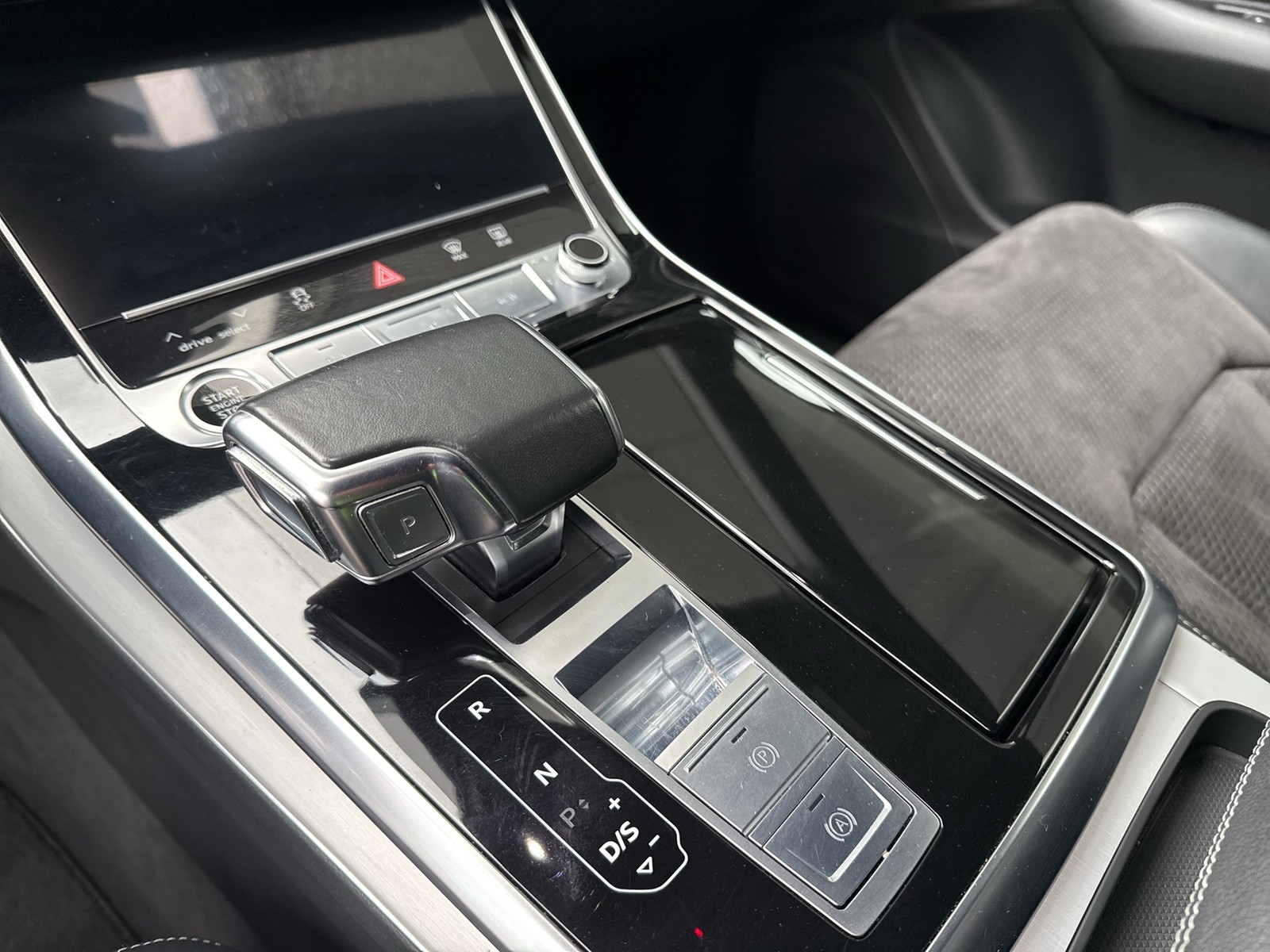 Audi Q8 55 quattro HYBRID S LINE AHK 360°CAM LM22