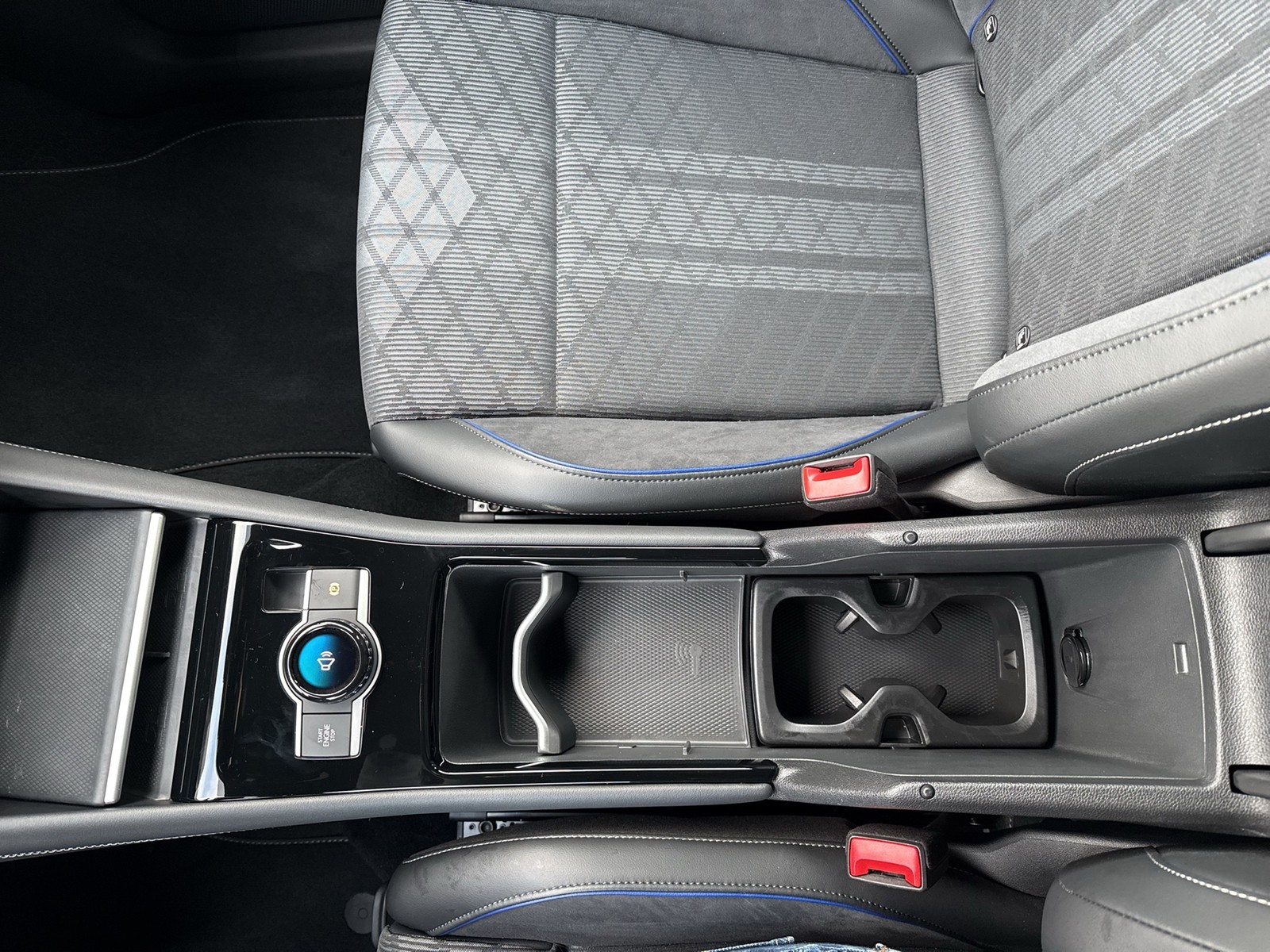 Volkswagen Tiguan 2.0 R-LINE 4X4 NEUES MODELL AHK CAM LM20