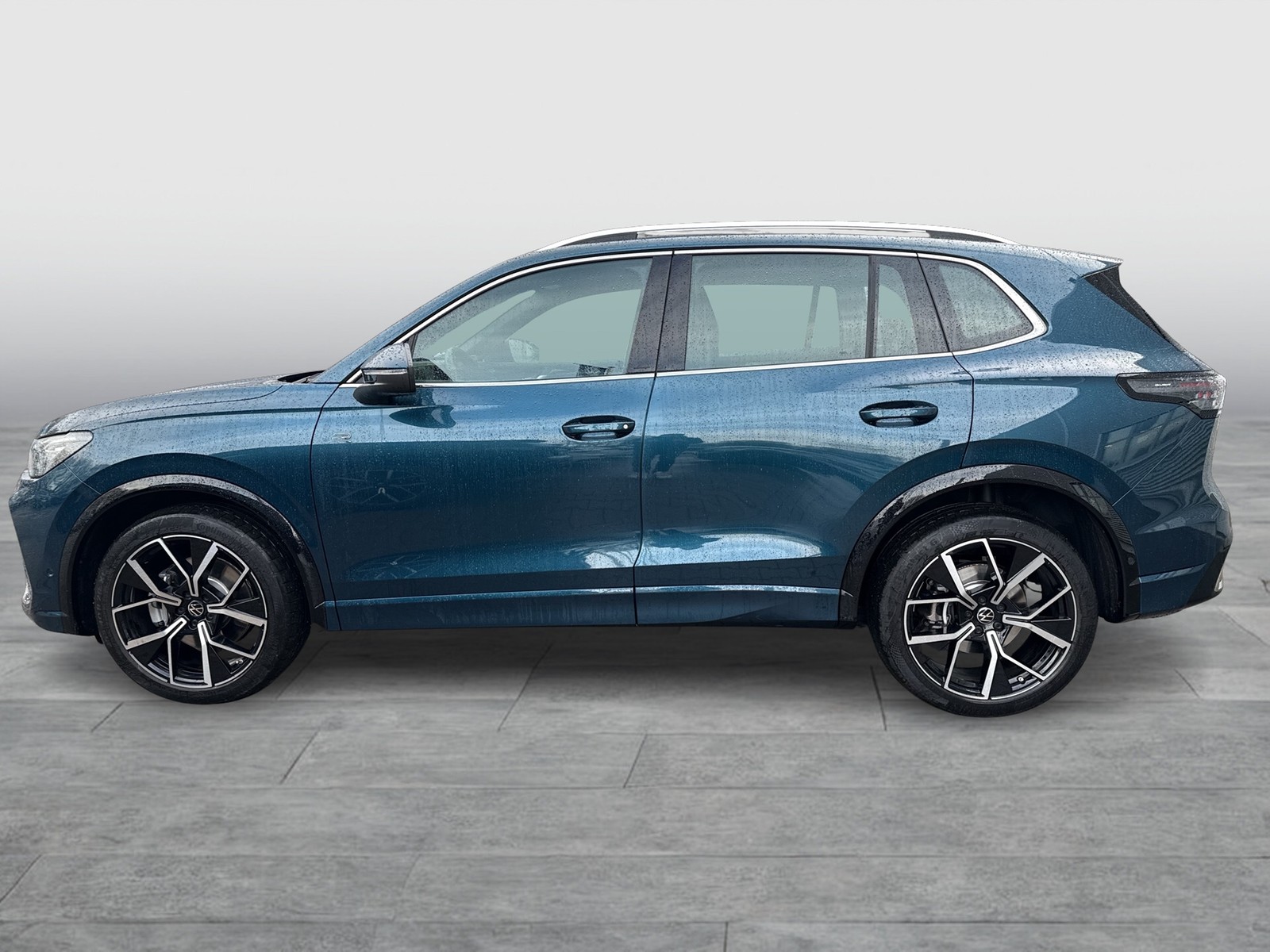 Volkswagen Tiguan 2.0 R-LINE 4X4 NEUES MODELL AHK CAM LM20