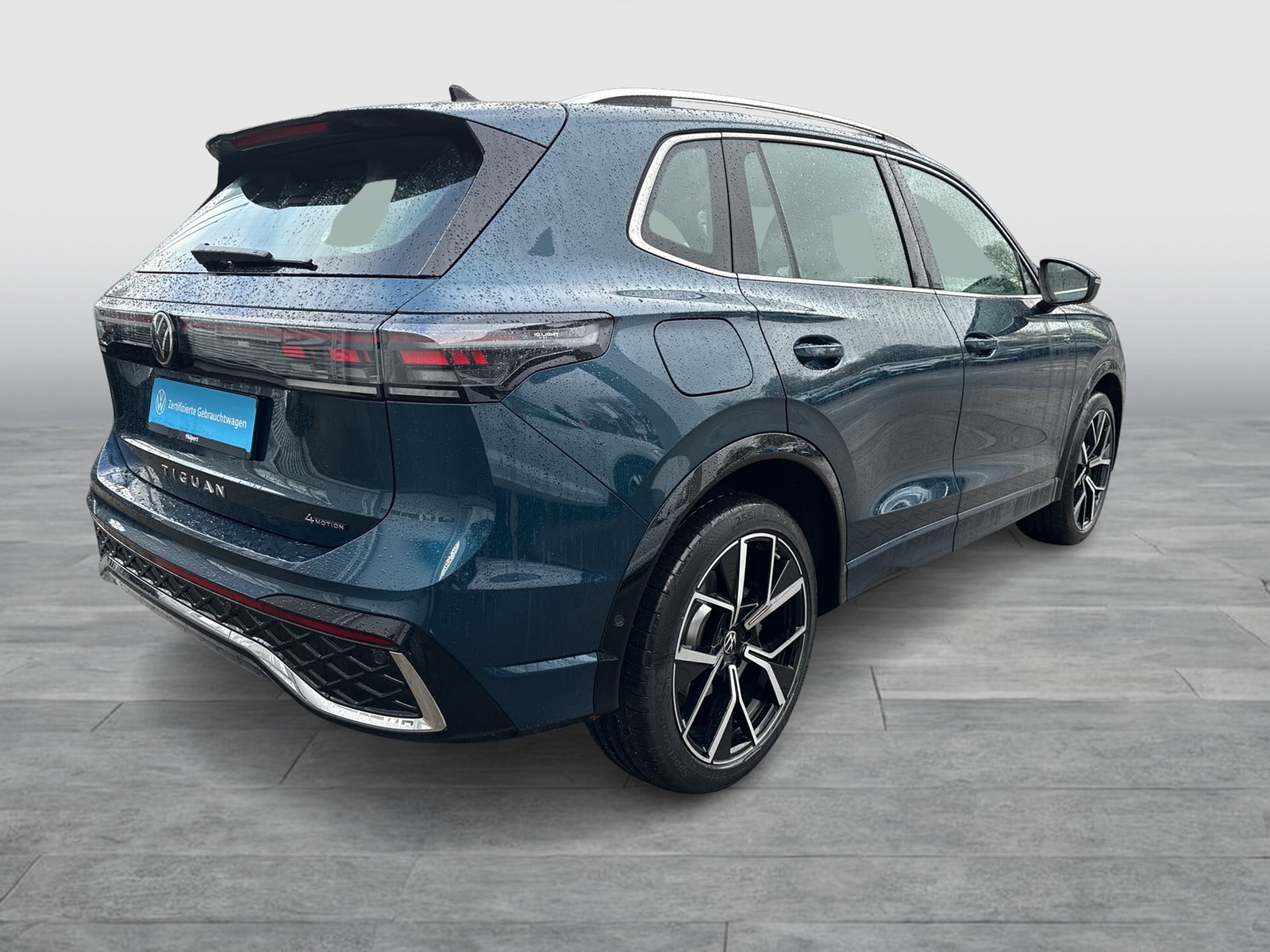 Volkswagen Tiguan 2.0 R-LINE 4X4 NEUES MODELL AHK CAM LM20