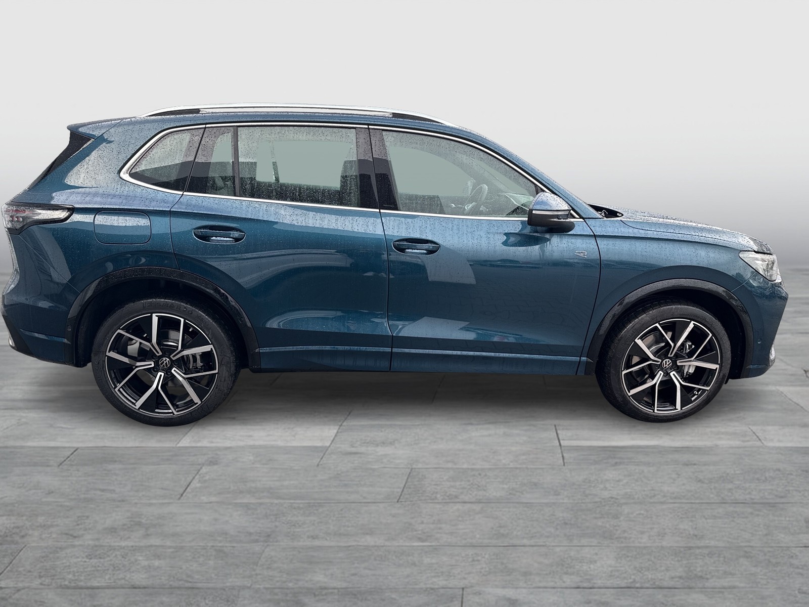 Volkswagen Tiguan 2.0 R-LINE 4X4 NEUES MODELL AHK CAM LM20