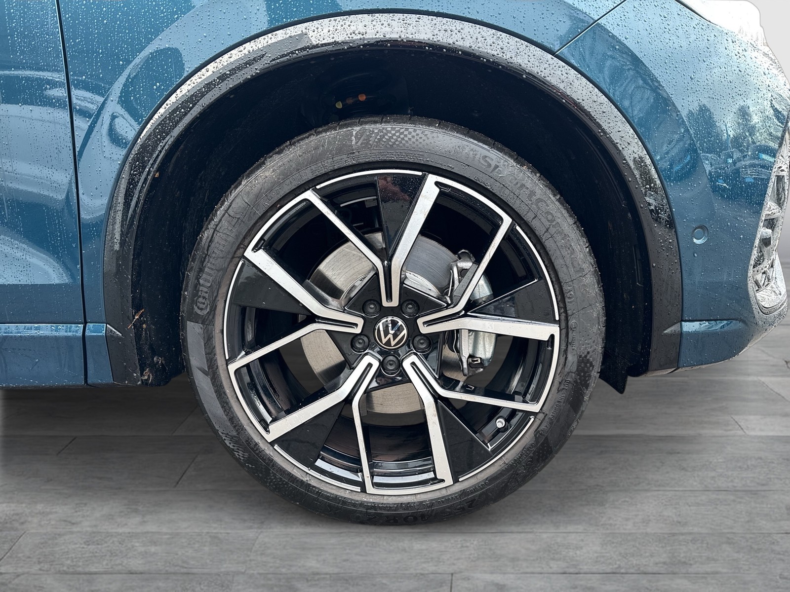 Volkswagen Tiguan 2.0 R-LINE 4X4 NEUES MODELL AHK CAM LM20