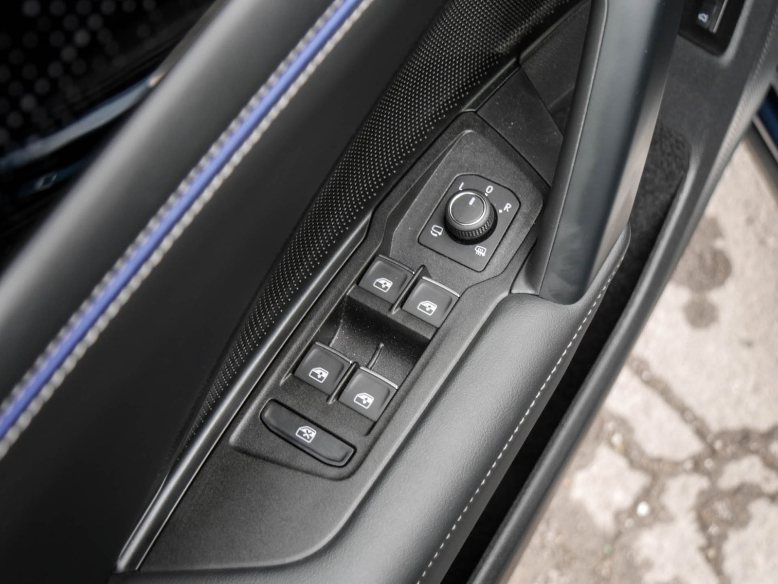 Volkswagen Tiguan 1.5 HYBRID R-LINE NEUESMODELL AHK CAM 20Z