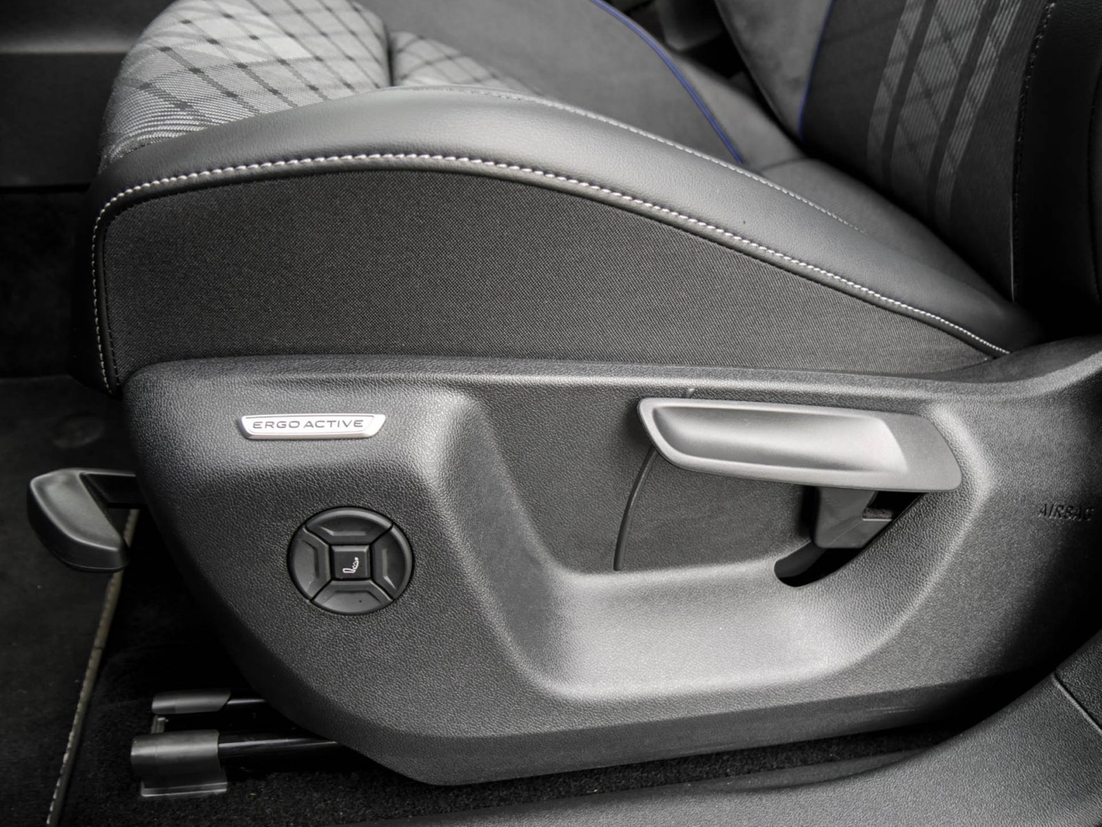 Volkswagen Tiguan 1.5 HYBRID R-LINE NEUESMODELL AHK CAM 20Z