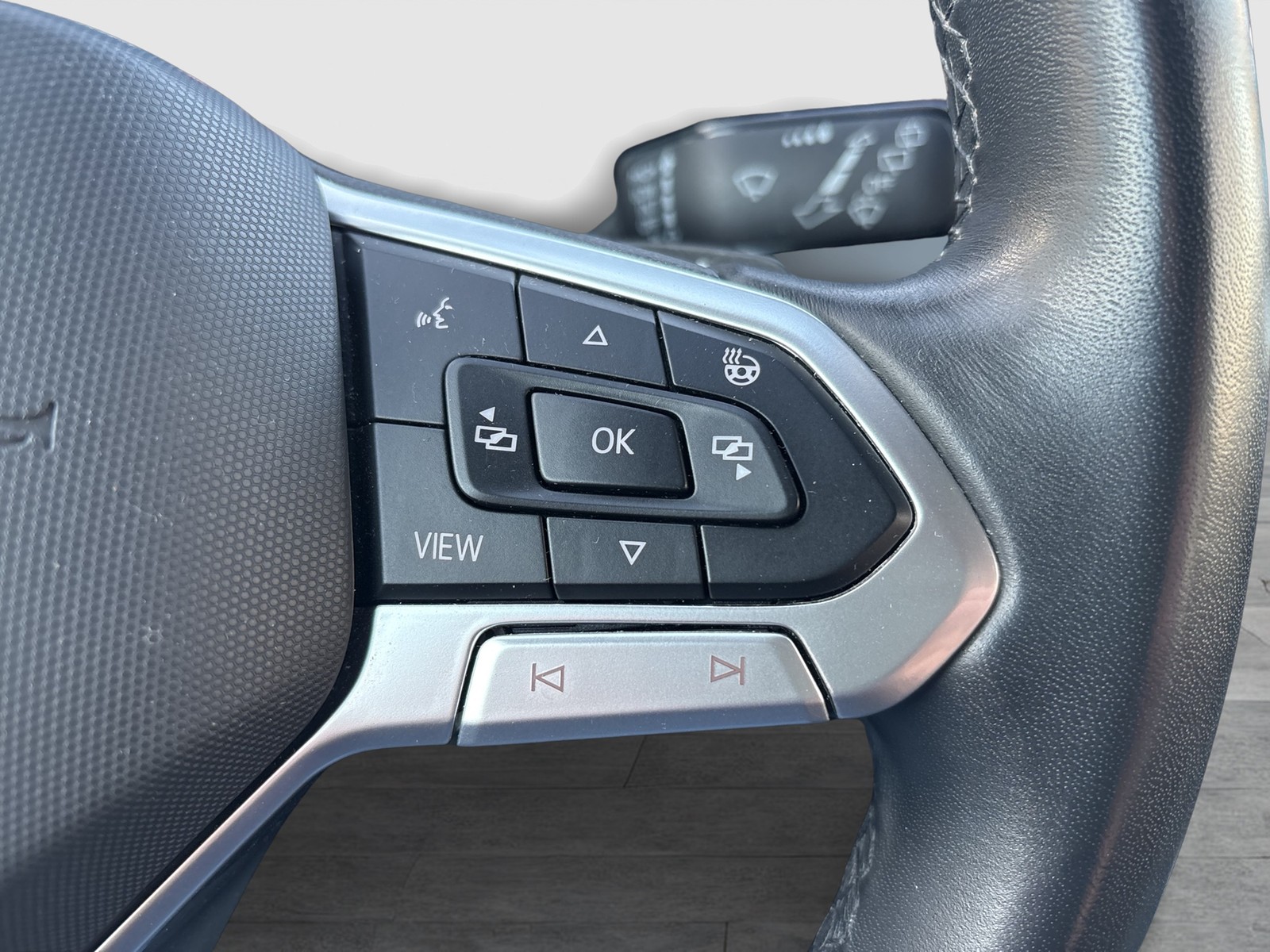 Volkswagen Golf VIII 1.0 eTSI MOVE STANDHZ. AHK CAM NAVI