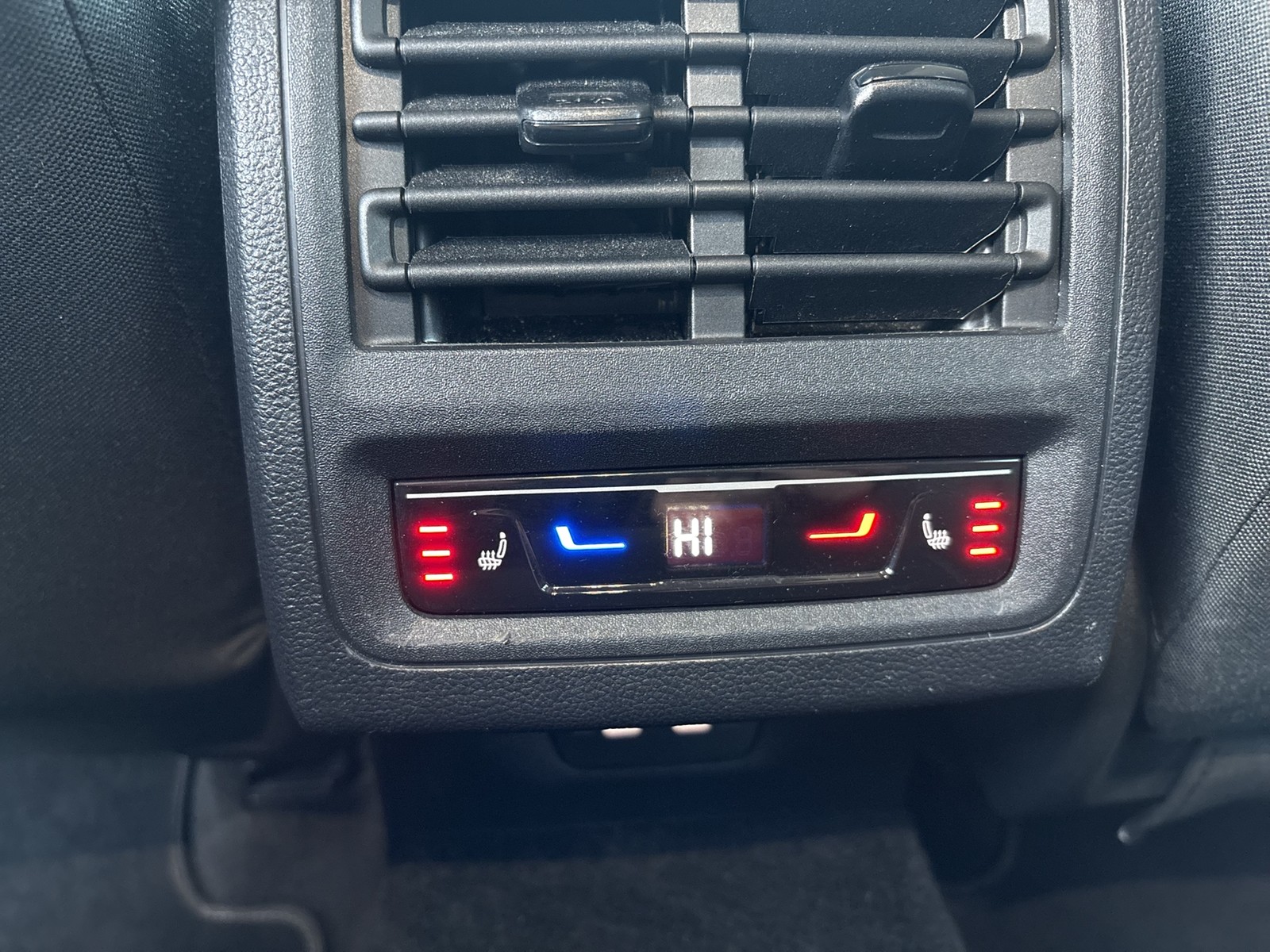 Volkswagen Golf VIII 1.0 eTSI MOVE STANDHZ. AHK CAM NAVI