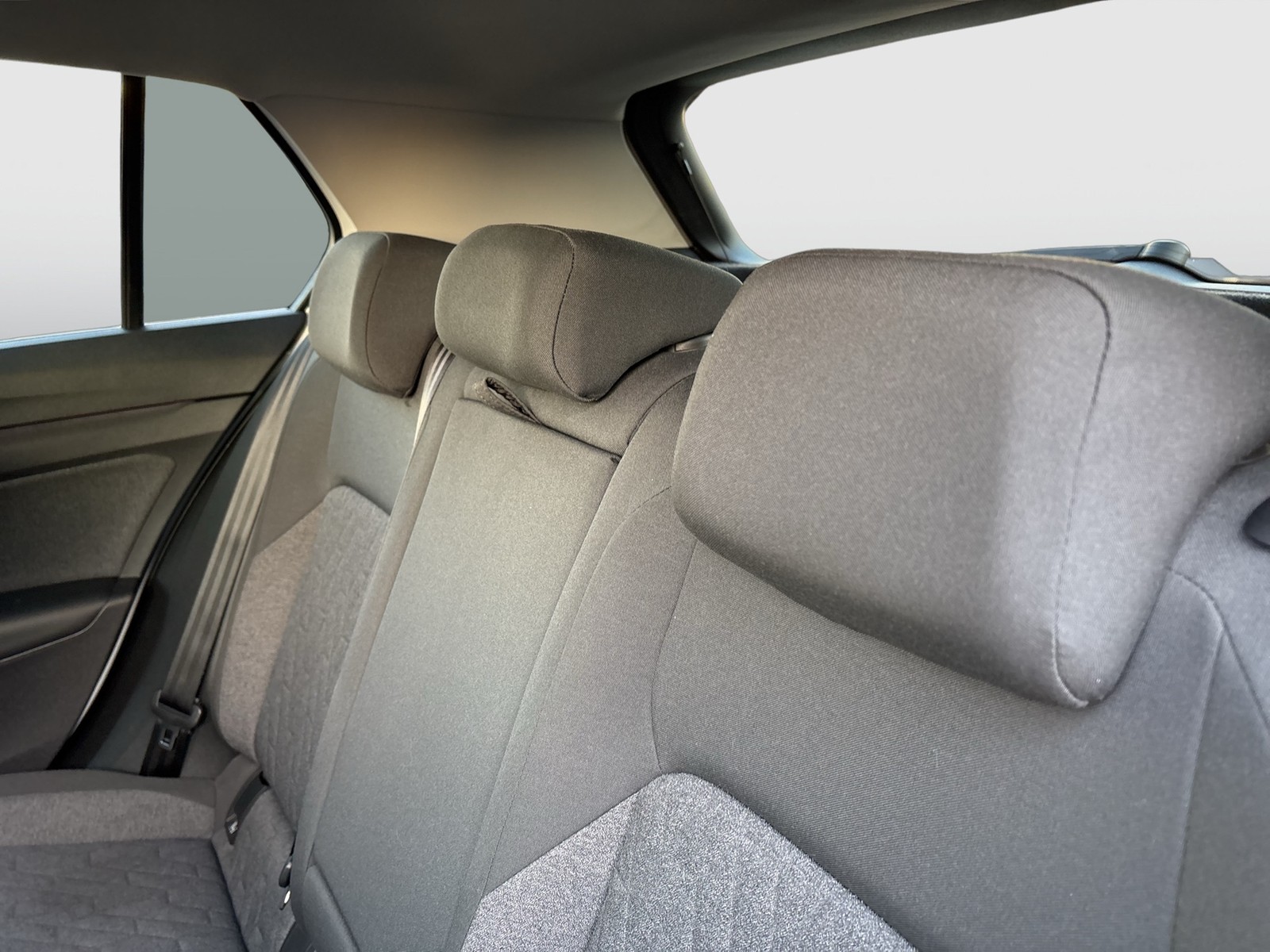 Volkswagen Golf VIII 1.0 eTSI MOVE STANDHZ. AHK CAM NAVI