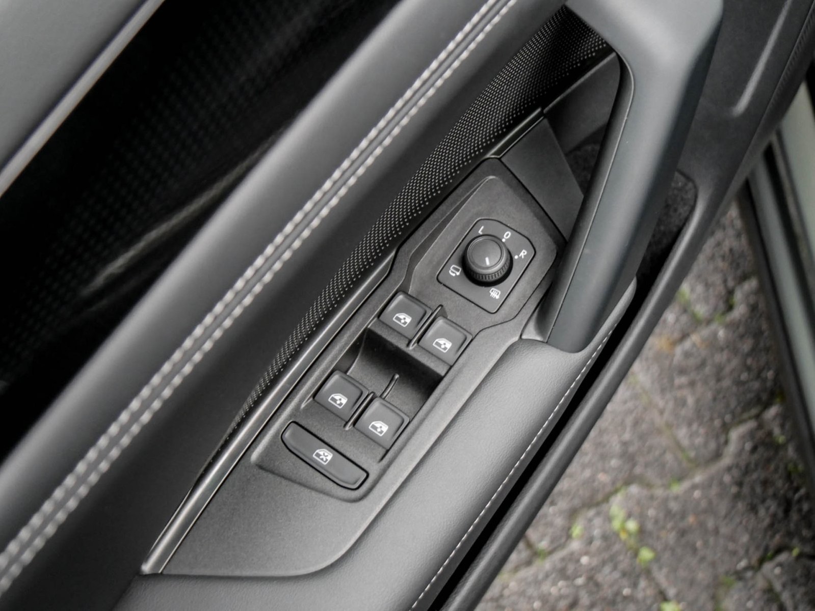 Volkswagen Tayron 2.0 LIFE 4X4 7SITZE AHK 360CAM ACC LM18