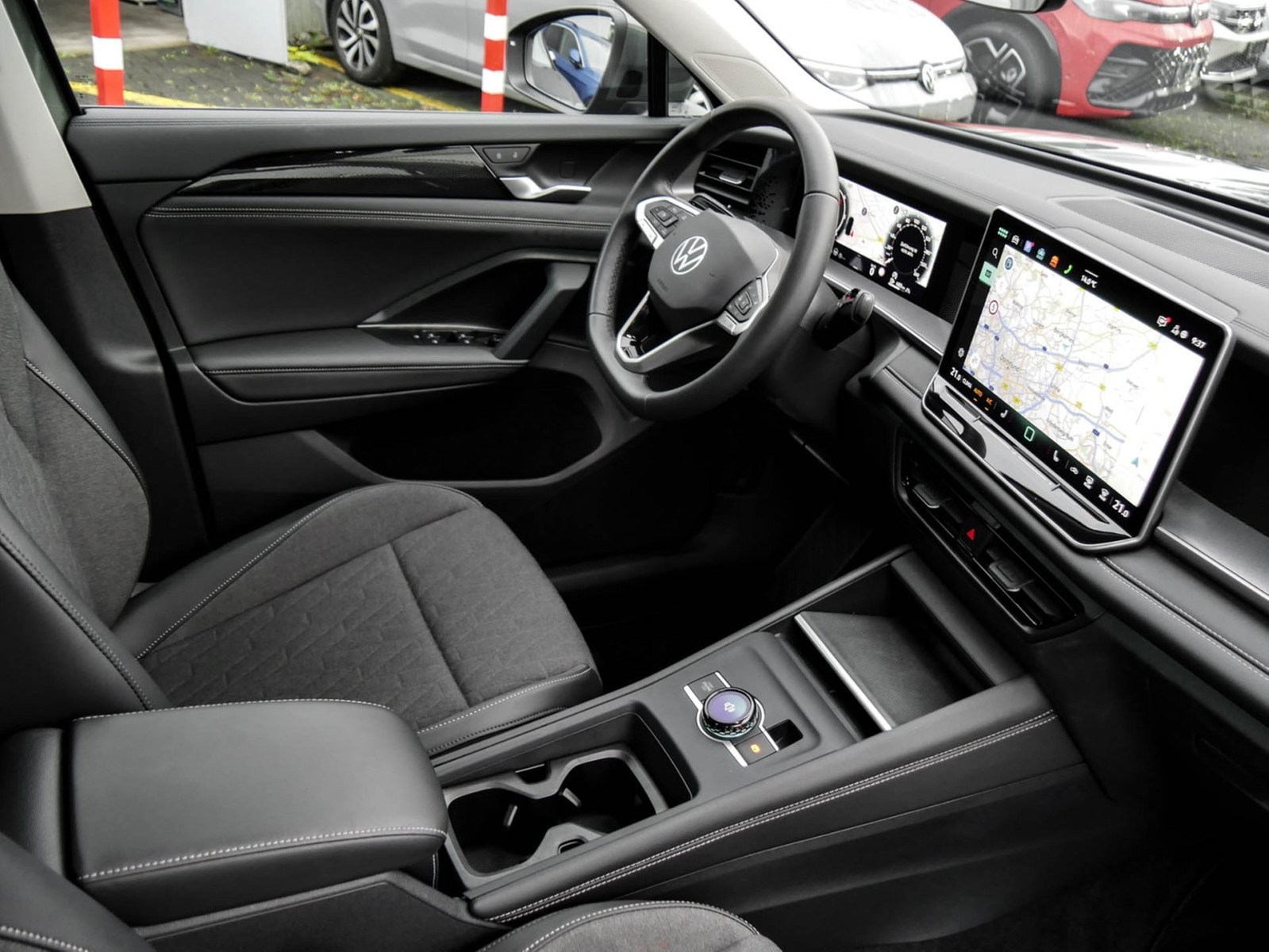 Volkswagen Tayron 2.0 LIFE 4X4 7SITZE AHK 360CAM ACC LM18