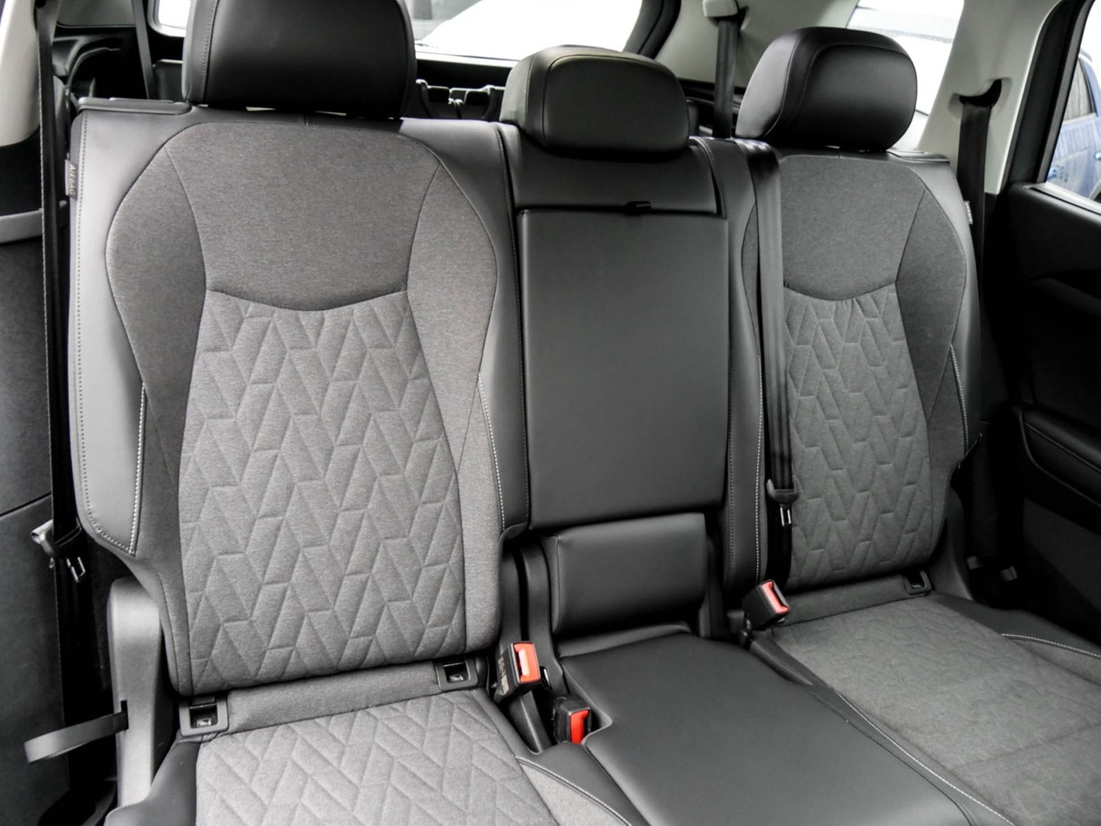 Volkswagen Tayron 2.0 LIFE 4X4 7SITZE AHK 360CAM ACC LM18