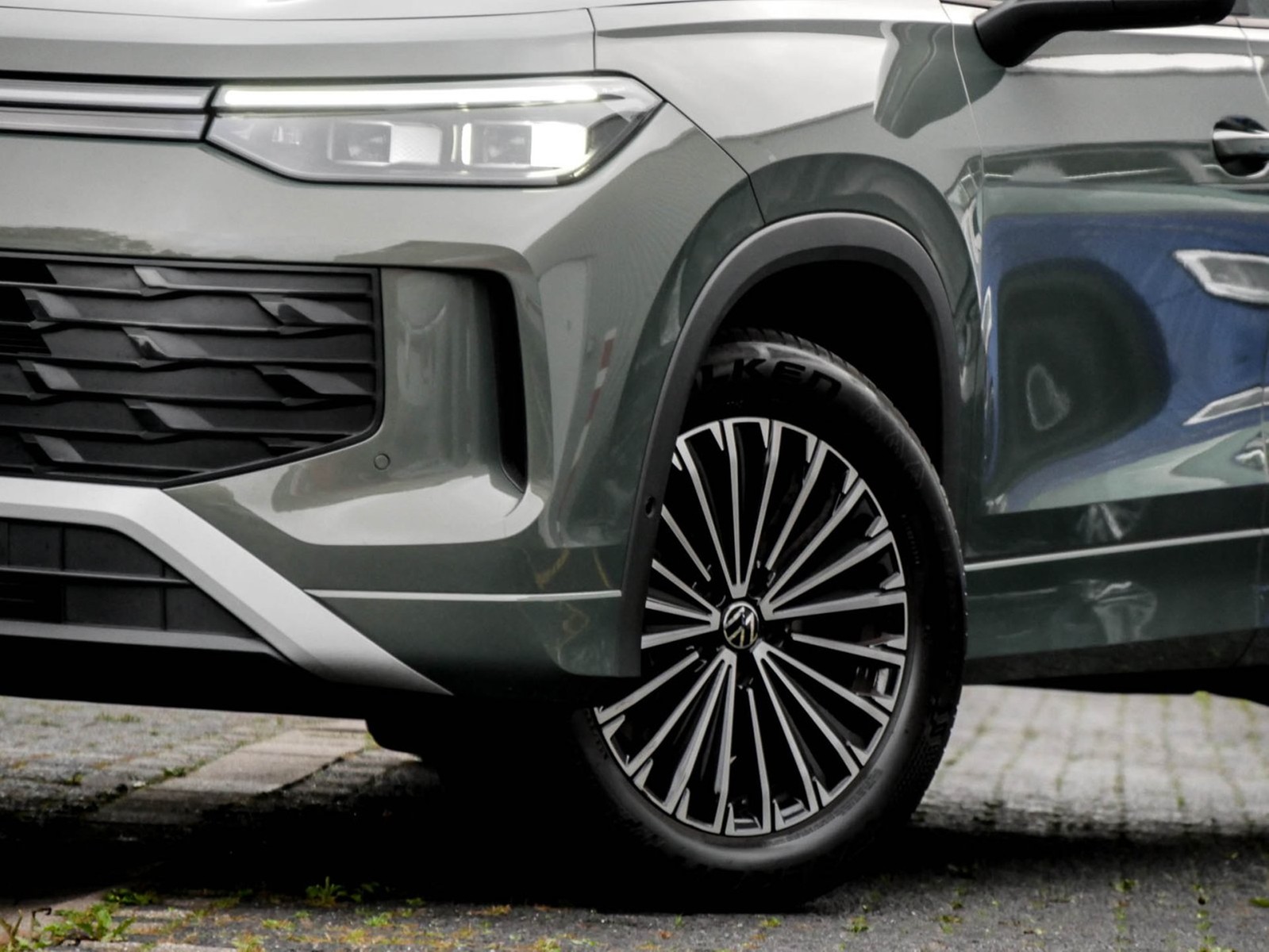 Volkswagen Tayron 2.0 LIFE 4X4 7SITZE AHK 360CAM ACC LM18