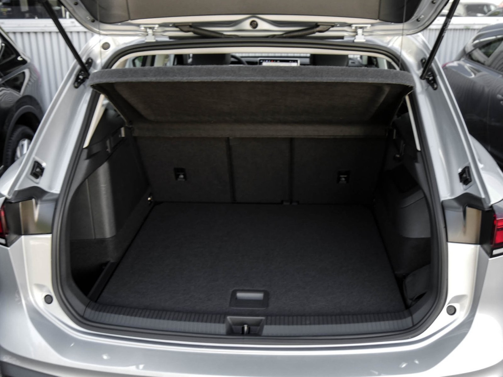 Volkswagen Tiguan 1.5 HYBRID LIFE NEUESMODELL AHK 360CAM 18Z