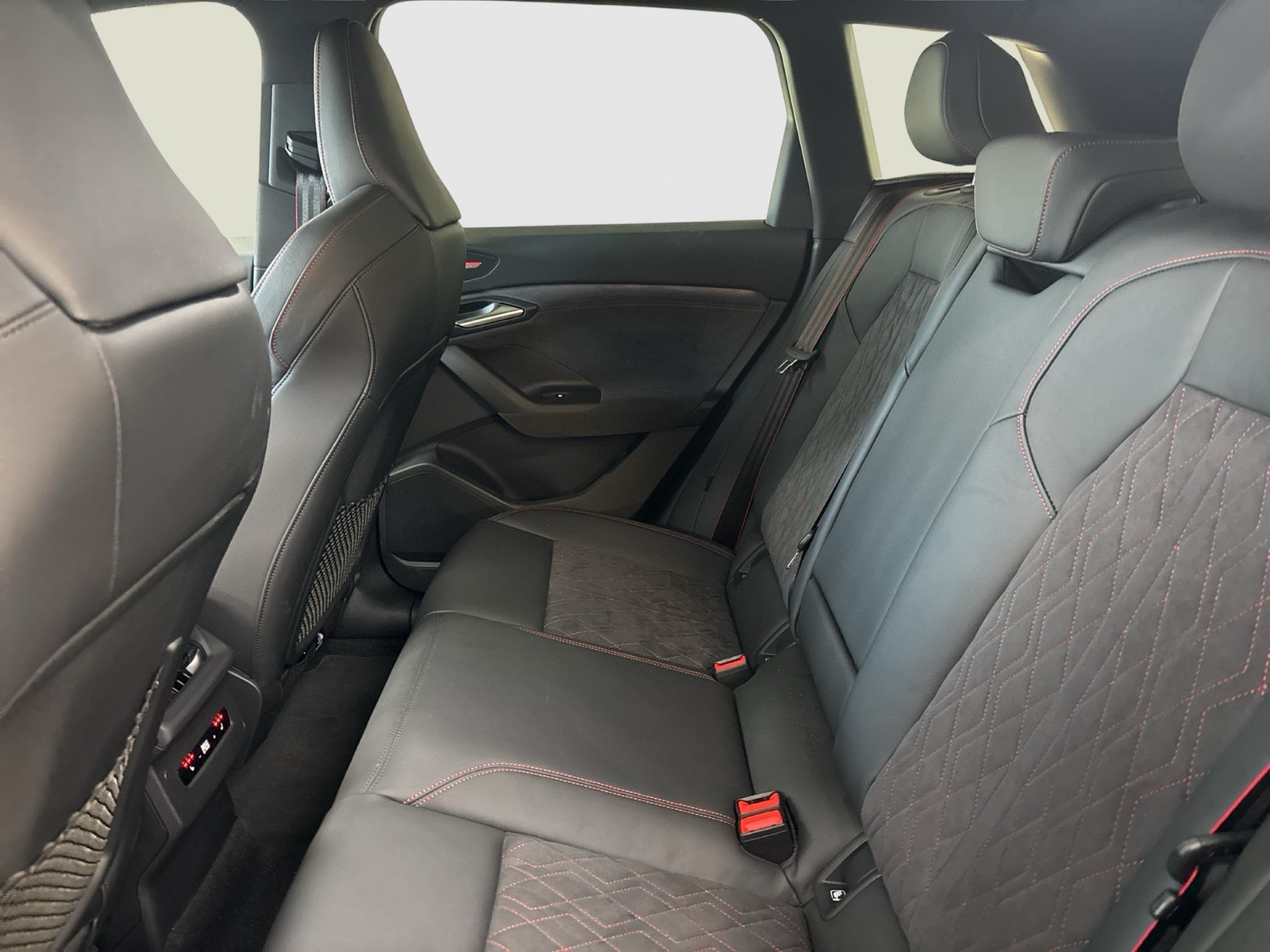 Audi Q6 e-tron quattro S LINE BLACKPAK TECHPRO 20"