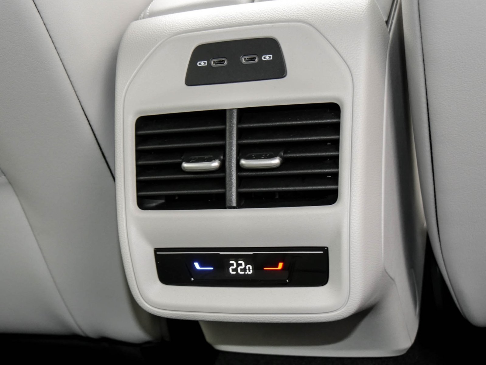 Volkswagen Passat Variant 2.0 ELEGANCE 4X4 NEUES MODELL AHK