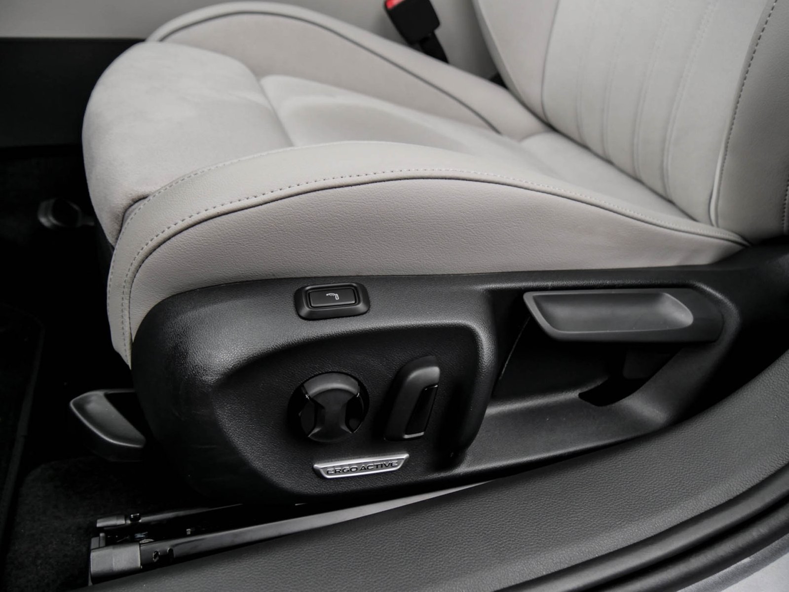 Volkswagen Passat Variant 2.0 ELEGANCE 4X4 NEUES MODELL AHK