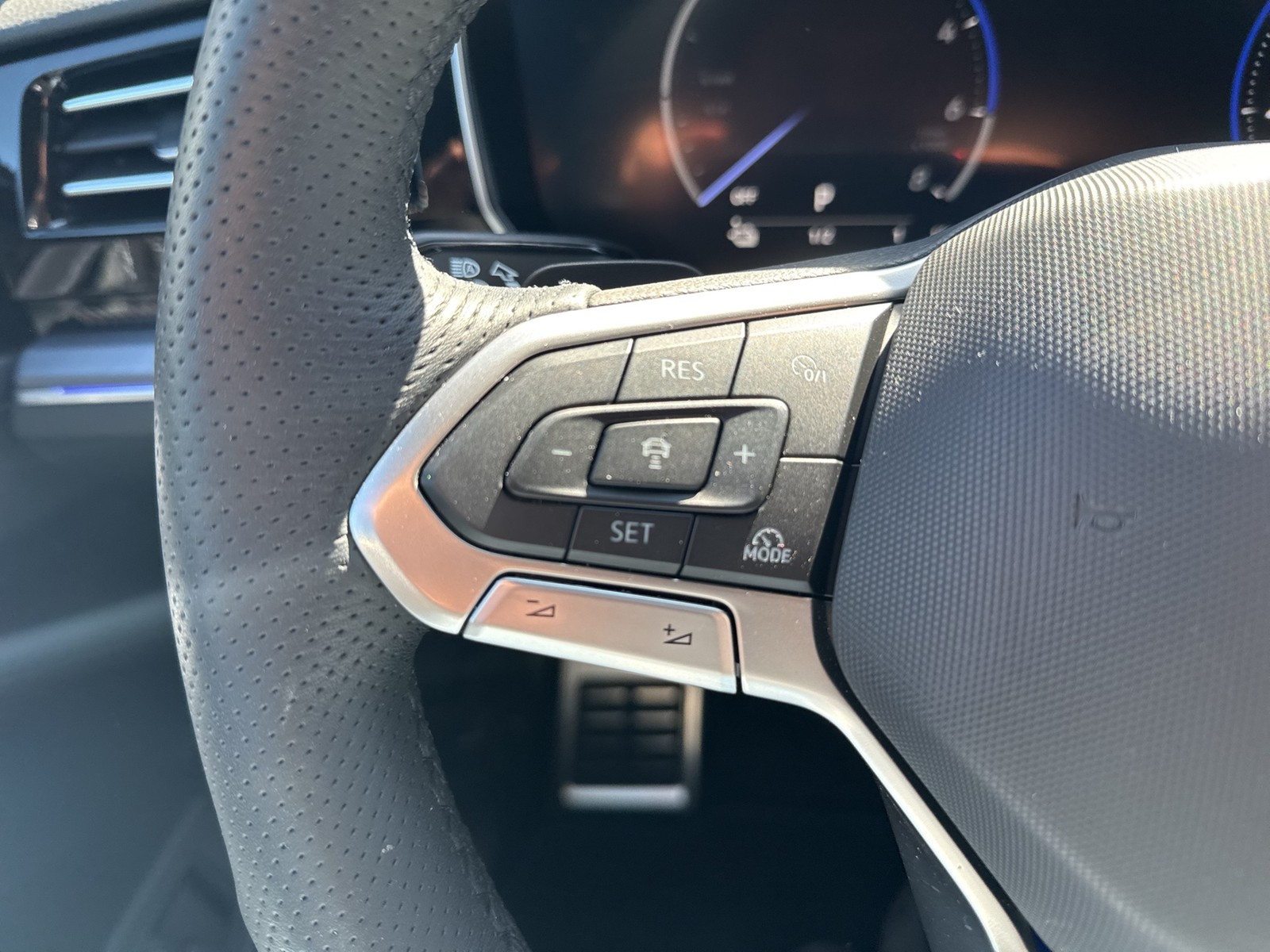 Volkswagen Touareg HYBRID R DYNAUDIO AHK CAM LM21 HD-MATRIX