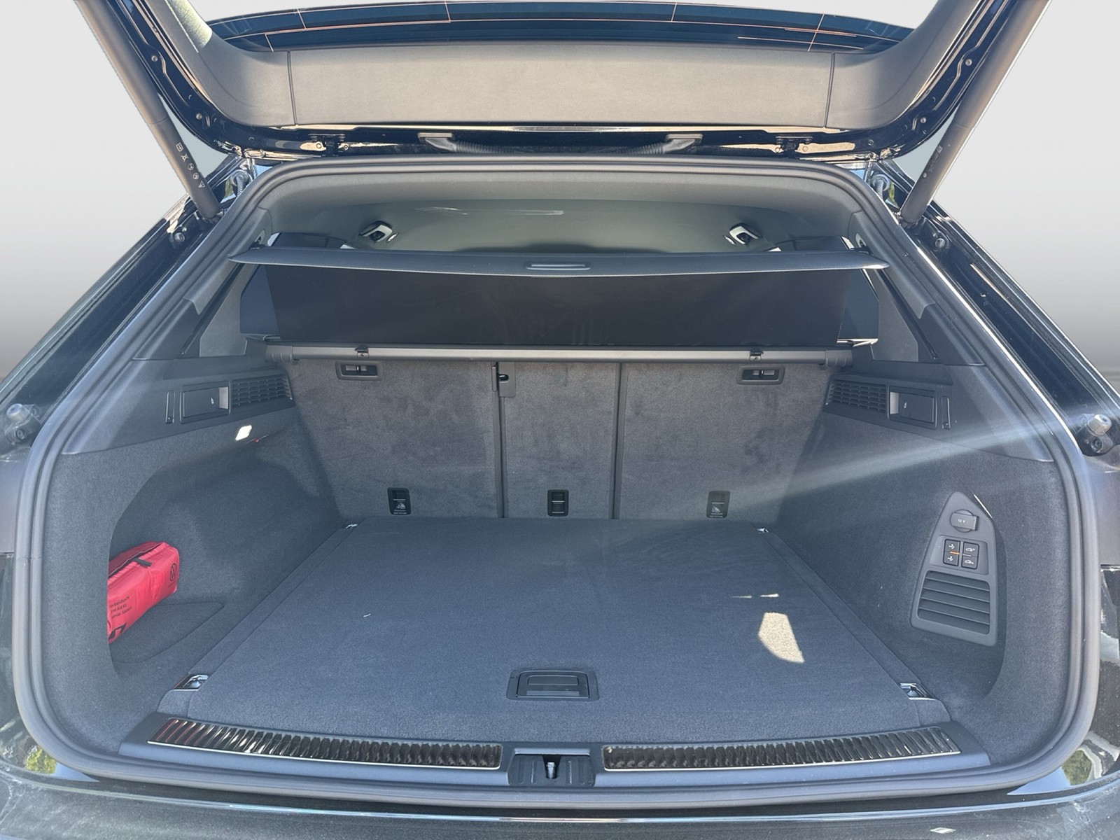 Volkswagen Touareg HYBRID R DYNAUDIO AHK CAM LM21 HD-MATRIX