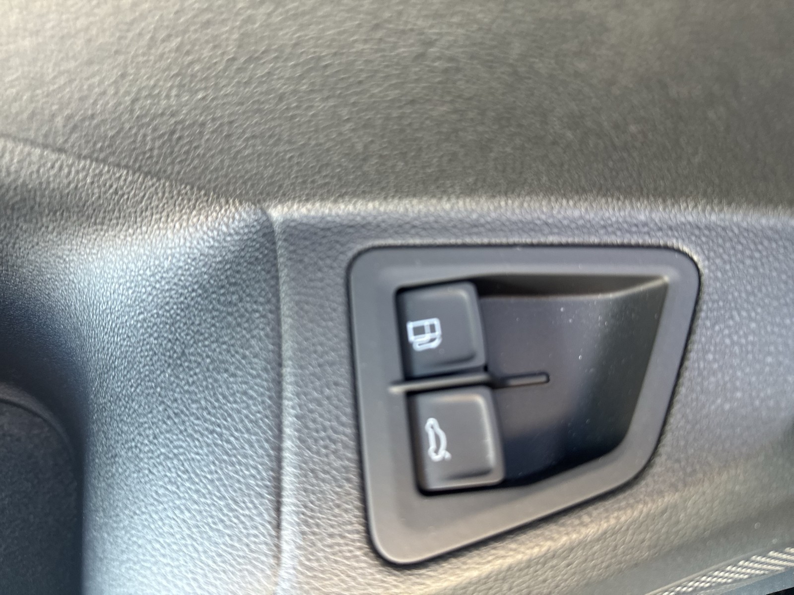 Volkswagen Touareg HYBRID R DYNAUDIO AHK CAM LM21 HD-MATRIX