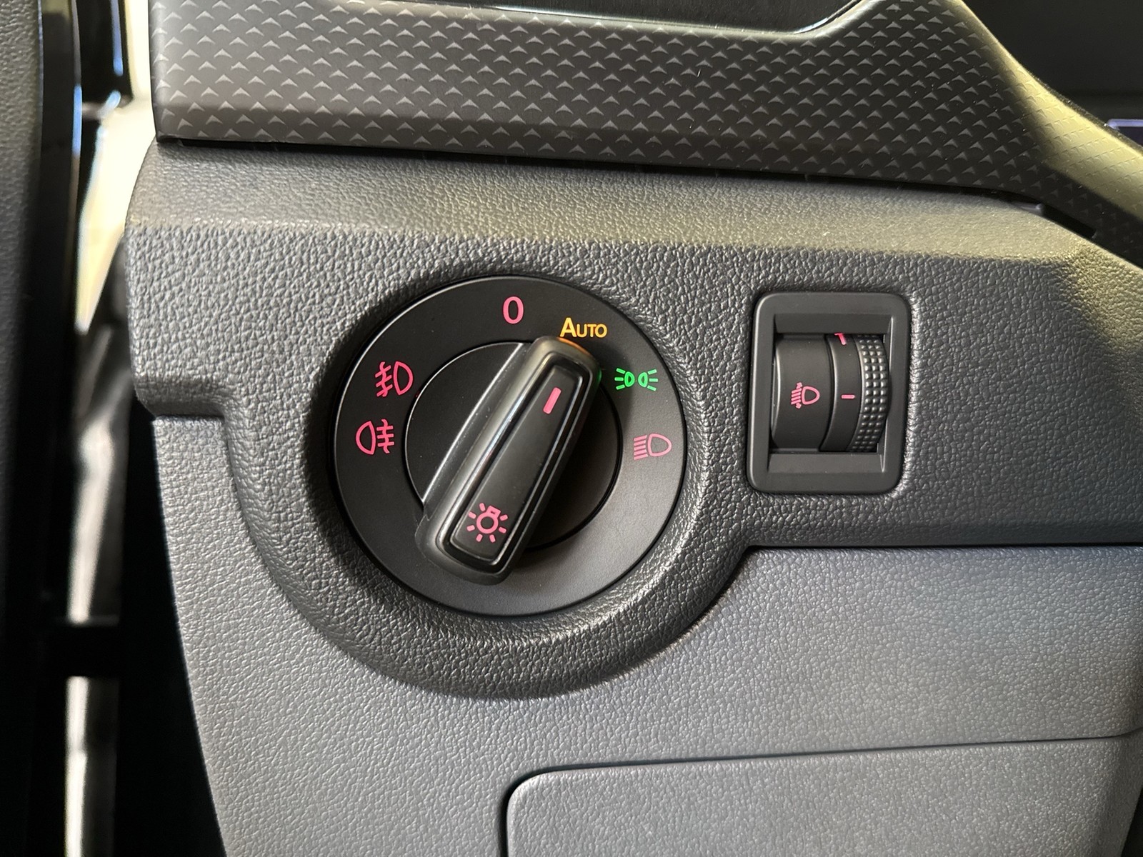 Volkswagen T-Cross 1.0 LIFE ACC CARPLAY SITZHZ EINPARKHILFE