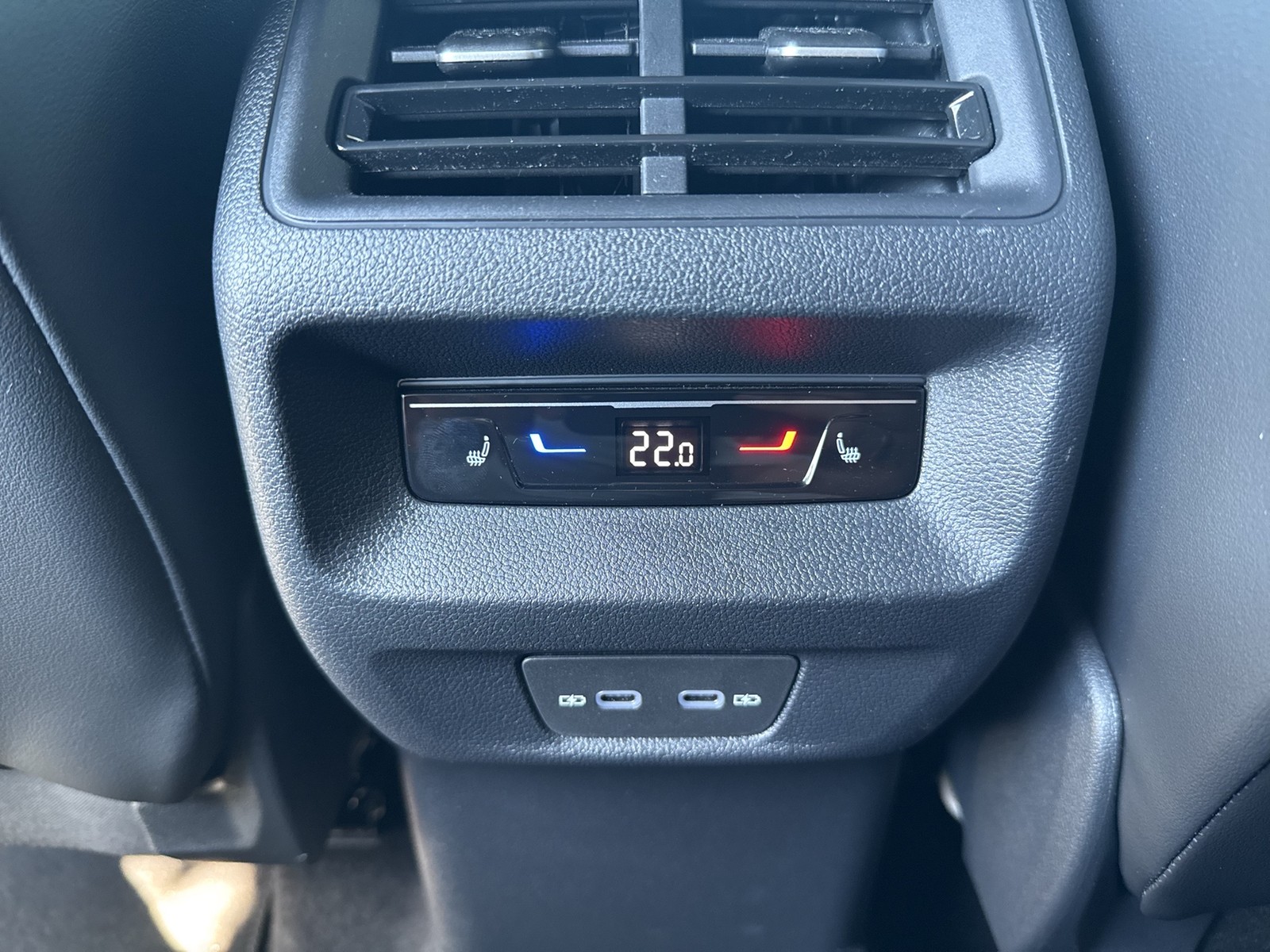 Volkswagen Tiguan 1.5 HYBRID R-LINE BLACK STYLE LEDER AHK