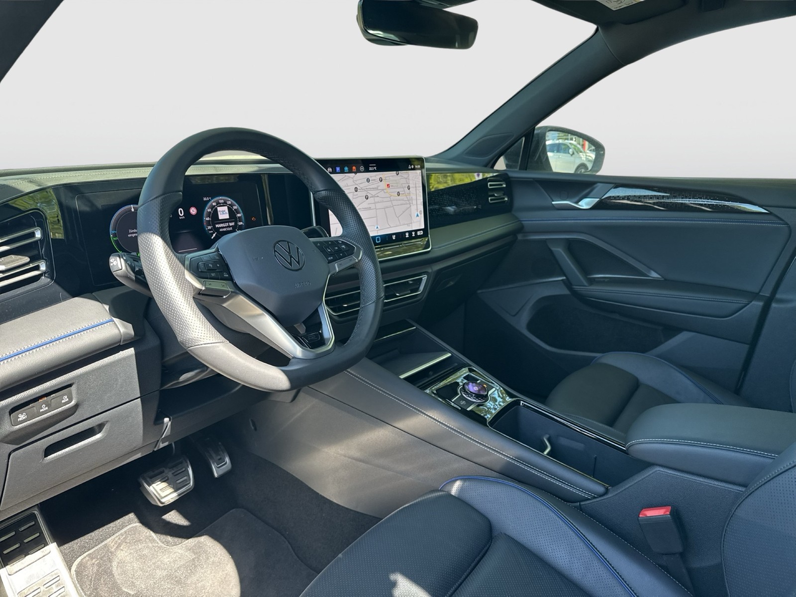 Volkswagen Tiguan 1.5 HYBRID R-LINE BLACK STYLE LEDER AHK