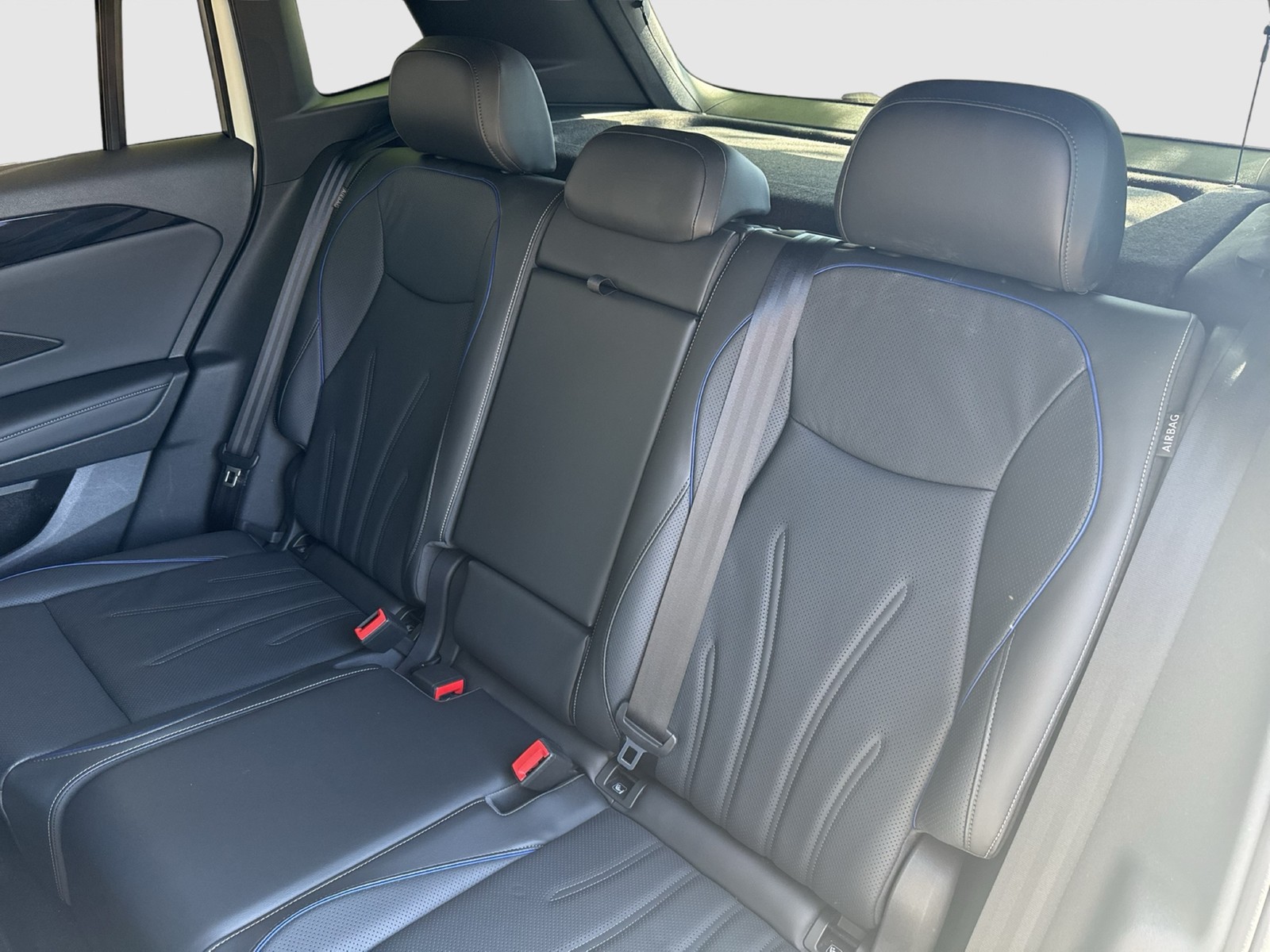 Volkswagen Tiguan 1.5 HYBRID R-LINE BLACK STYLE LEDER AHK