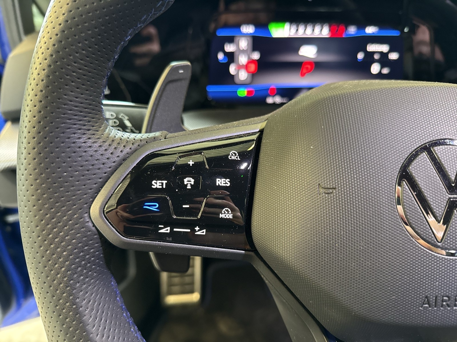 Volkswagen Golf VIII 2.0 R BLACK EDITION 4X4 CAM ACC LM19